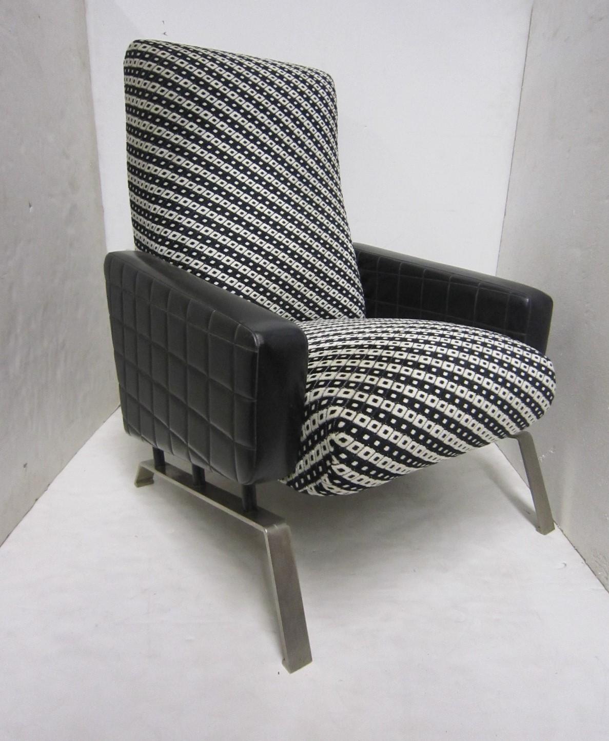 Midcentury Italian Black and White Armchairs with Metal Bases, G. Frattini, Pair For Sale 8
