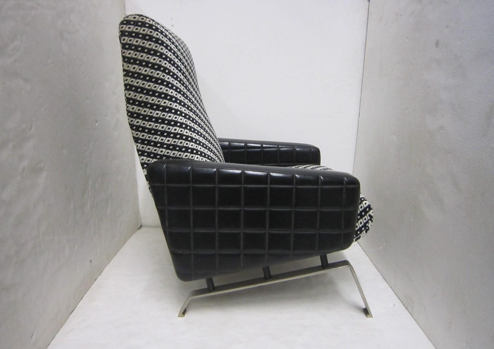 Midcentury Italian Black and White Armchairs with Metal Bases, G. Frattini, Pair For Sale 12