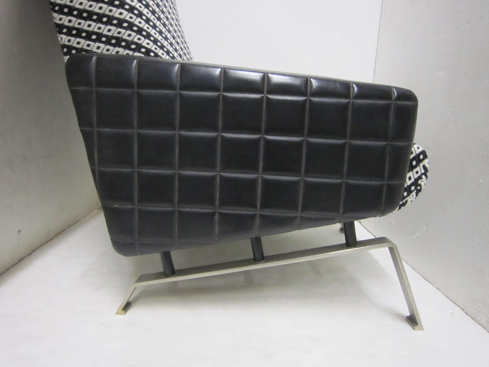 Midcentury Italian Black and White Armchairs with Metal Bases, G. Frattini, Pair For Sale 1