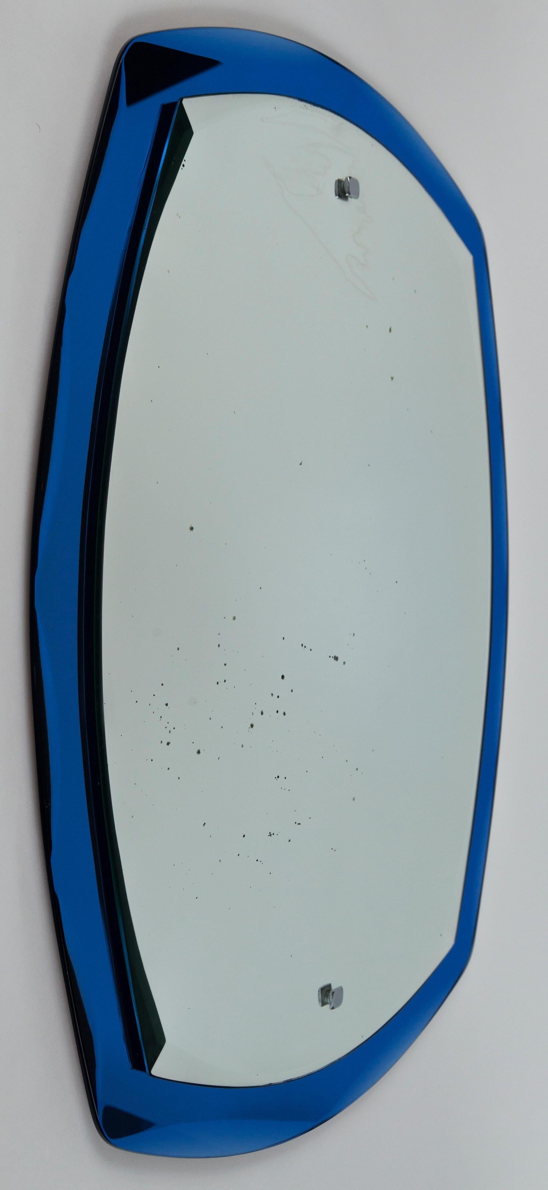 Mid-Century Modern Paire de miroirs muraux italiens en cristal bleu Cristal Arte du milieu du siècle dernier en vente