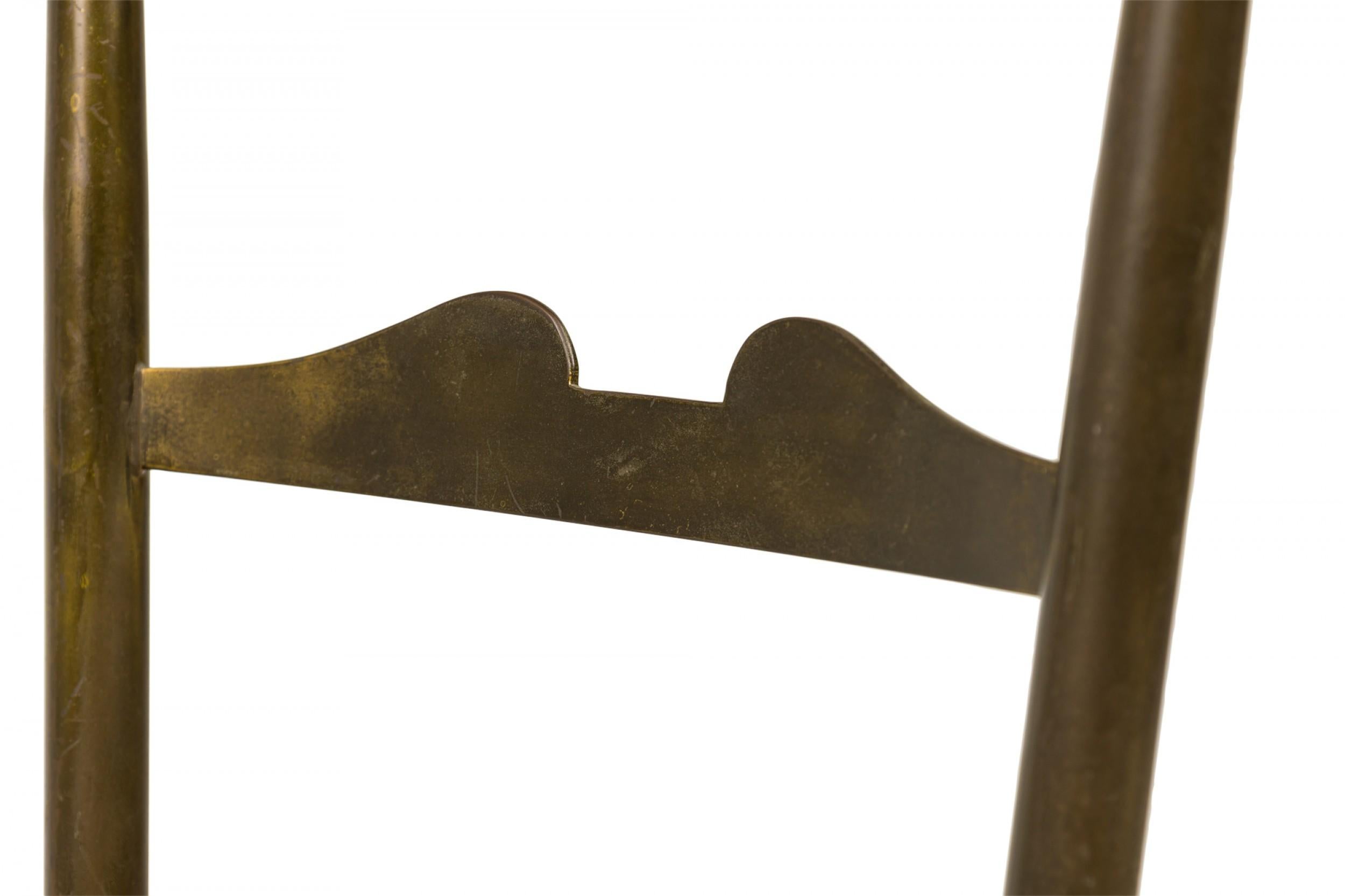 Mid-Century Modern Paire de chaises d'appoint italiennes du milieu du siècle à dossier en échelle en laiton en vente