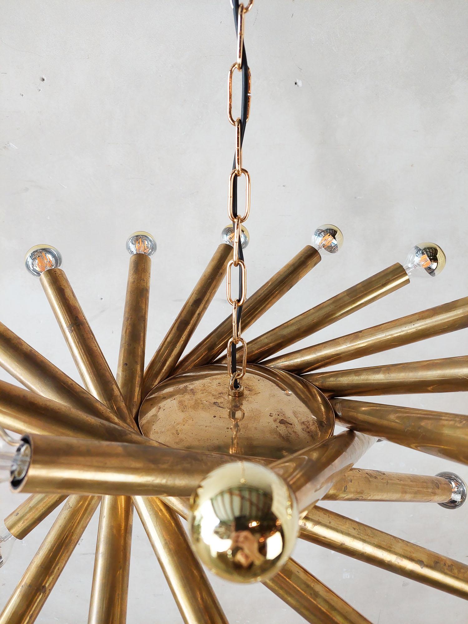 Pair of Midcentury Italian Brass Pendant Lamps by Stilnovo from the 1950s In Good Condition For Sale In Baambrugge, NL