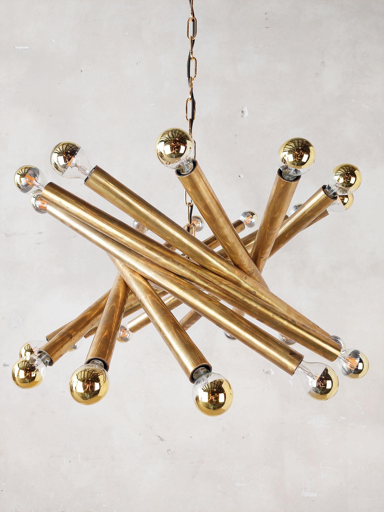 Pair of Midcentury Italian Brass Pendant Lamps by Stilnovo from the 1950s For Sale 2