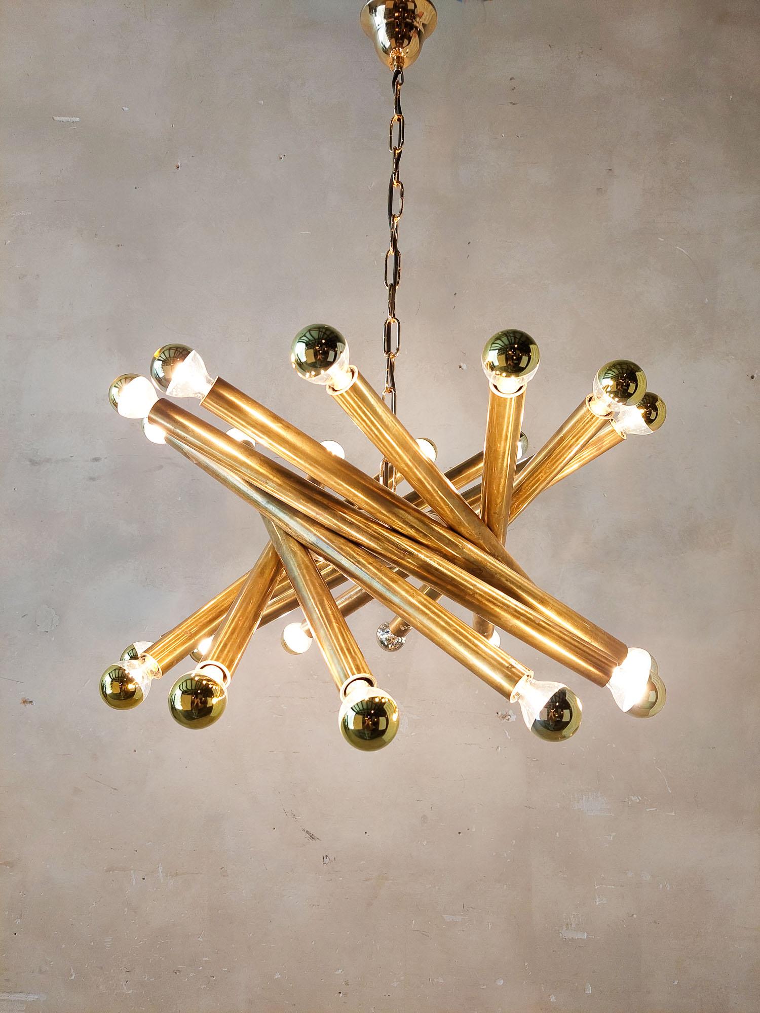 Pair of Midcentury Italian Brass Pendant Lamps by Stilnovo from the 1950s For Sale 4