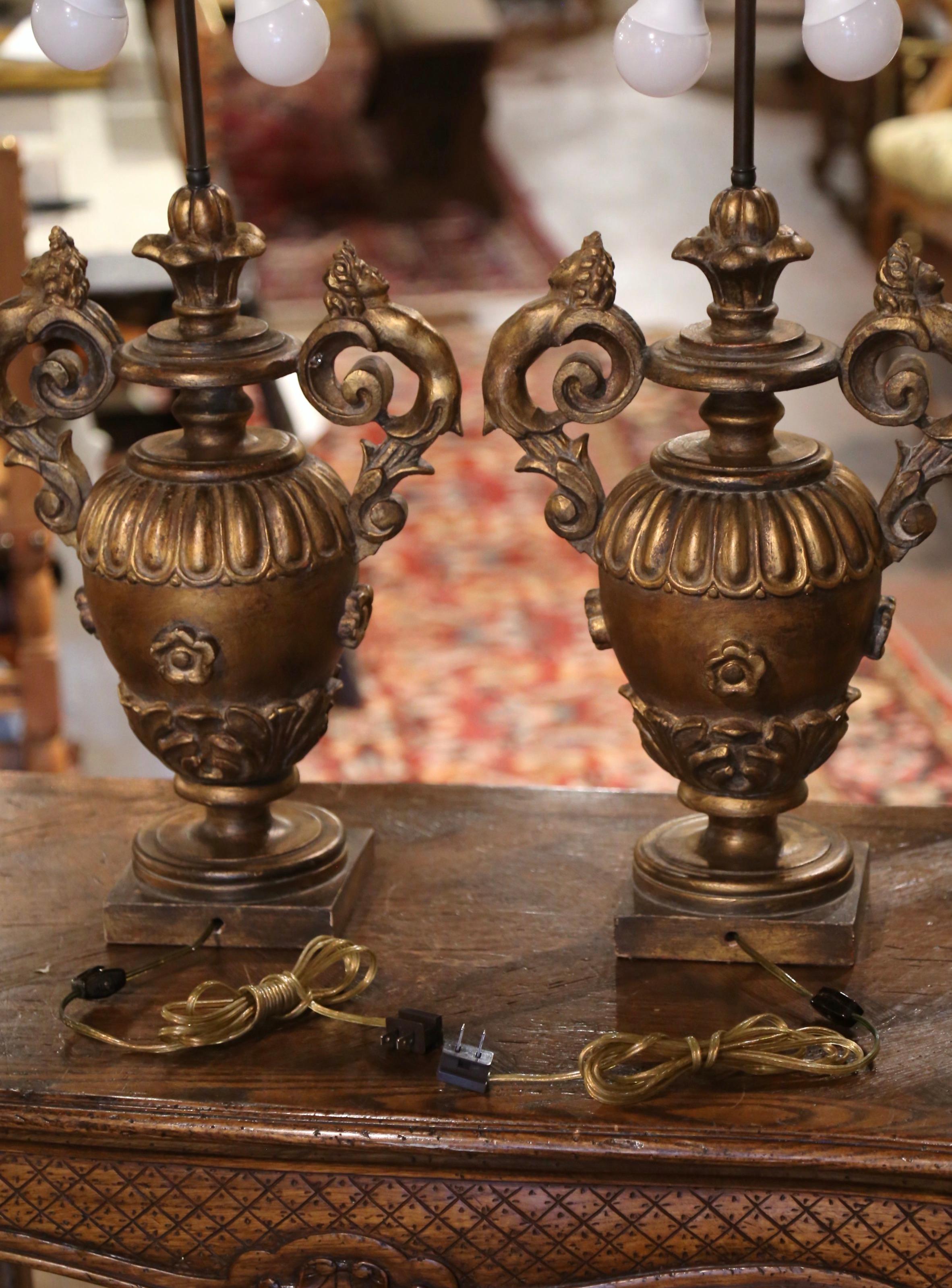 Pair of Mid-Century Italian Carved Painted and Gilt Table Lamps with Shades For Sale 5