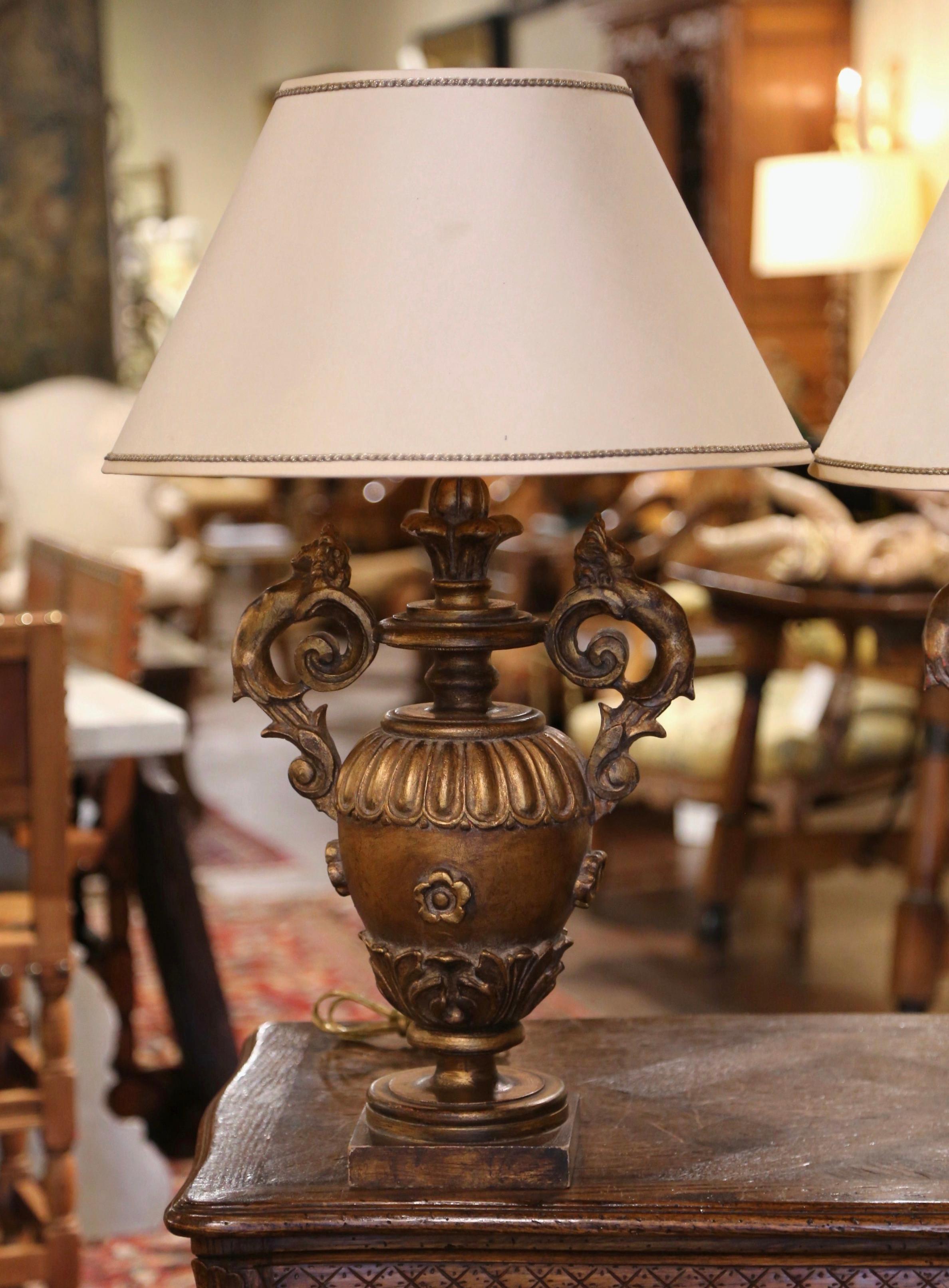 Neoclassical Pair of Mid-Century Italian Carved Painted and Gilt Table Lamps with Shades For Sale