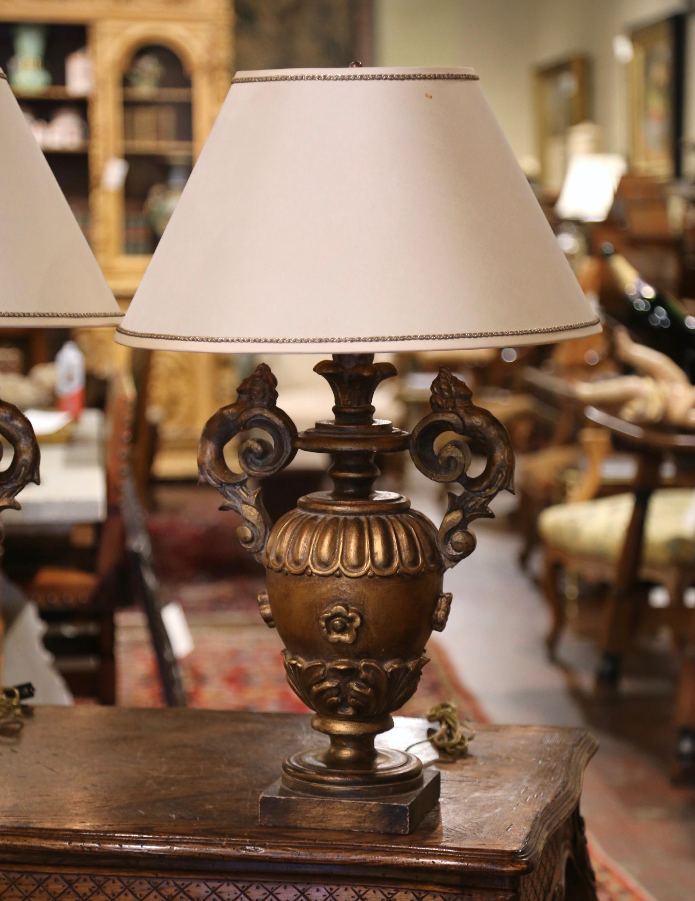 Hand-Carved Pair of Mid-Century Italian Carved Painted and Gilt Table Lamps with Shades For Sale