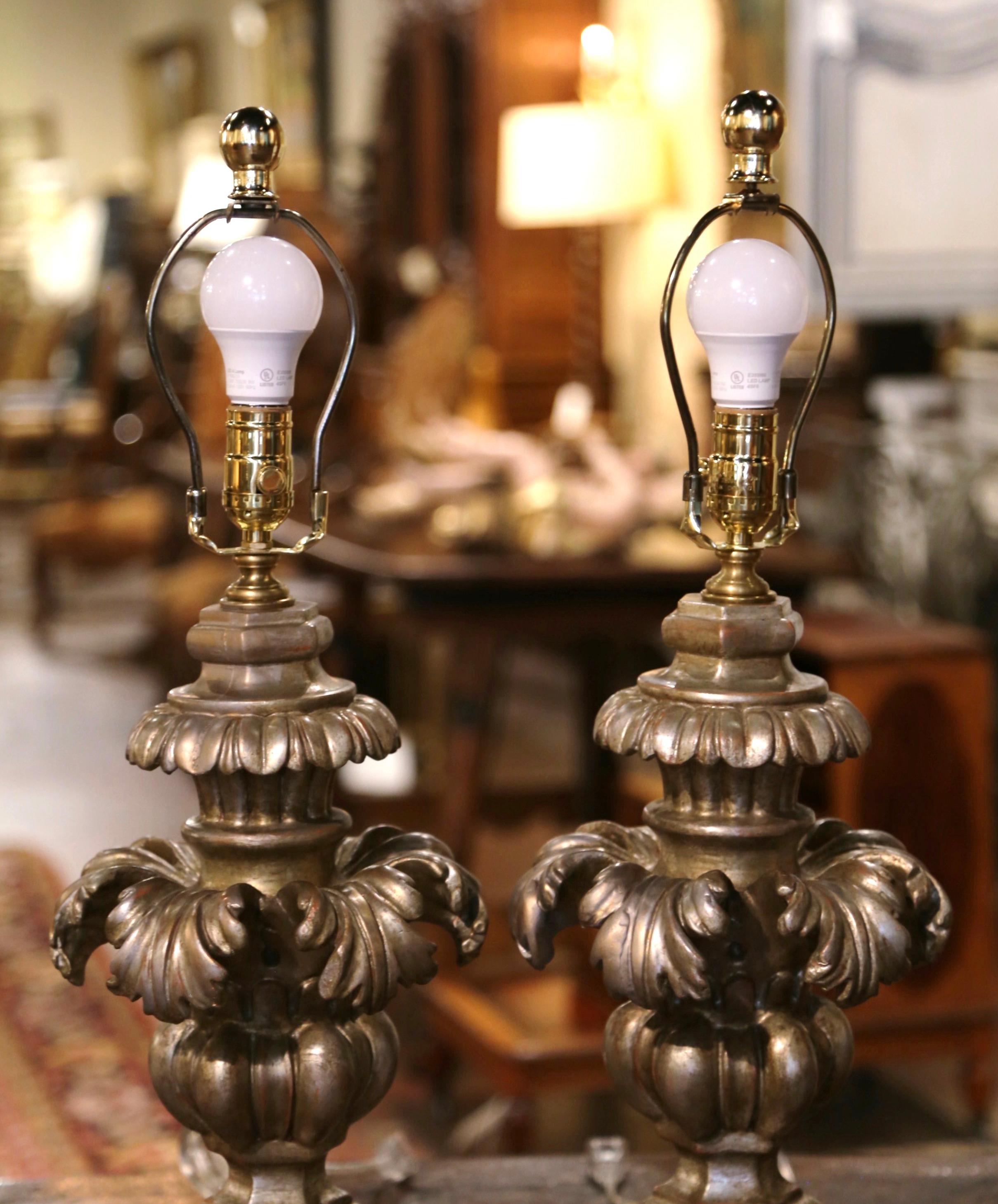 20th Century Pair of Mid-Century Italian Carved Silvered Table Lamps with Shades For Sale