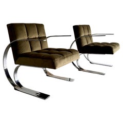 Paar französische Chrom-Loungesessel aus der Mitte des Jahrhunderts aus Olivensamt, 1970er Jahre