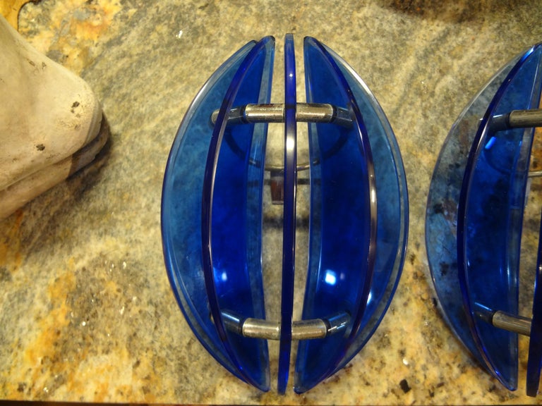 Pair of Mid-Century Italian Cobalt Blue Glass Sconces by Veca In Good Condition For Sale In Houston, TX
