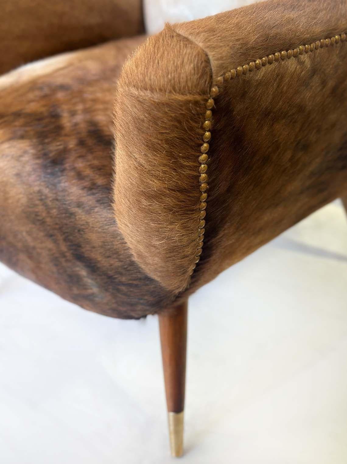 Pair of Mid-Century Italian Cowhide Chairs in the Style of Gio Ponti For Sale 2