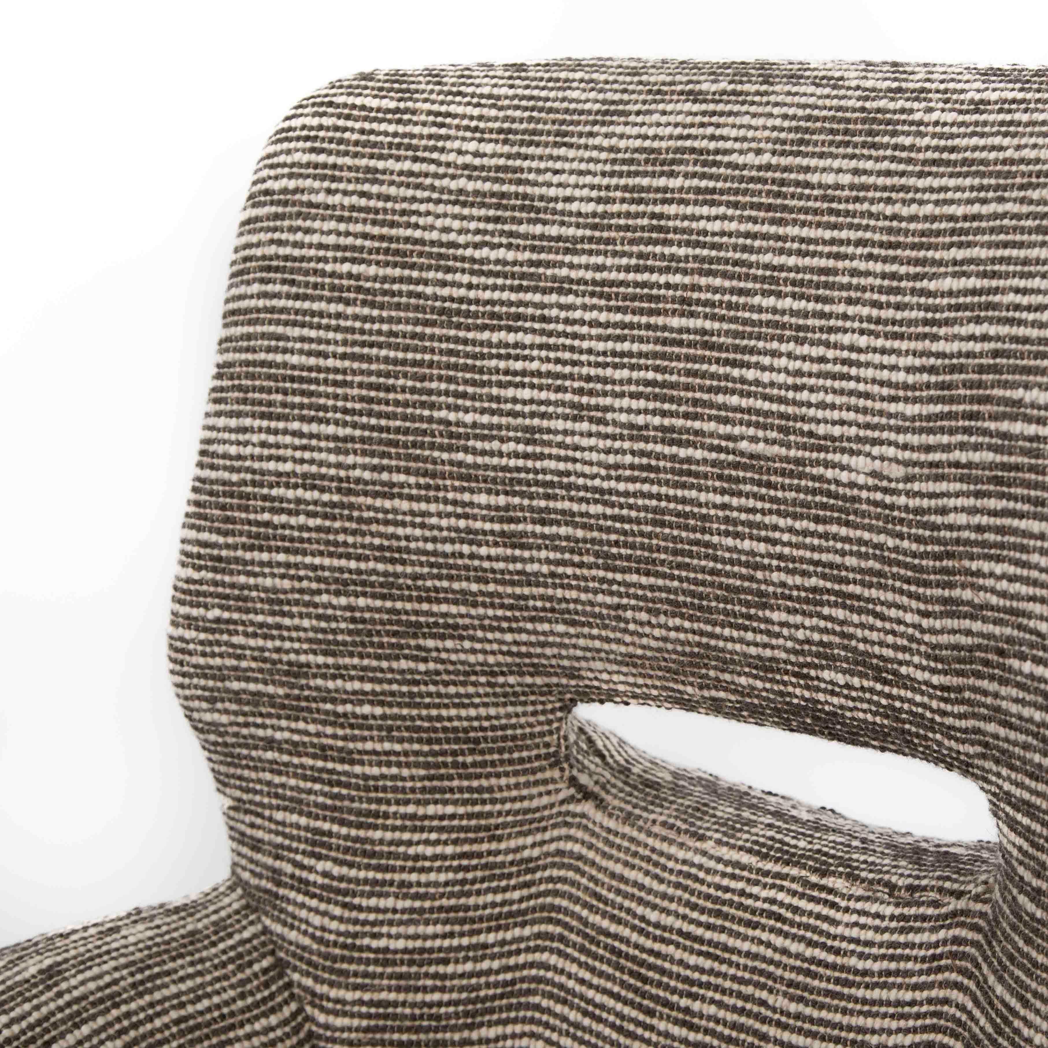 Coppia di poltrone curve italiane di metà secolo in tessuto bouclé marrone-offhwite 1950s in vendita 2