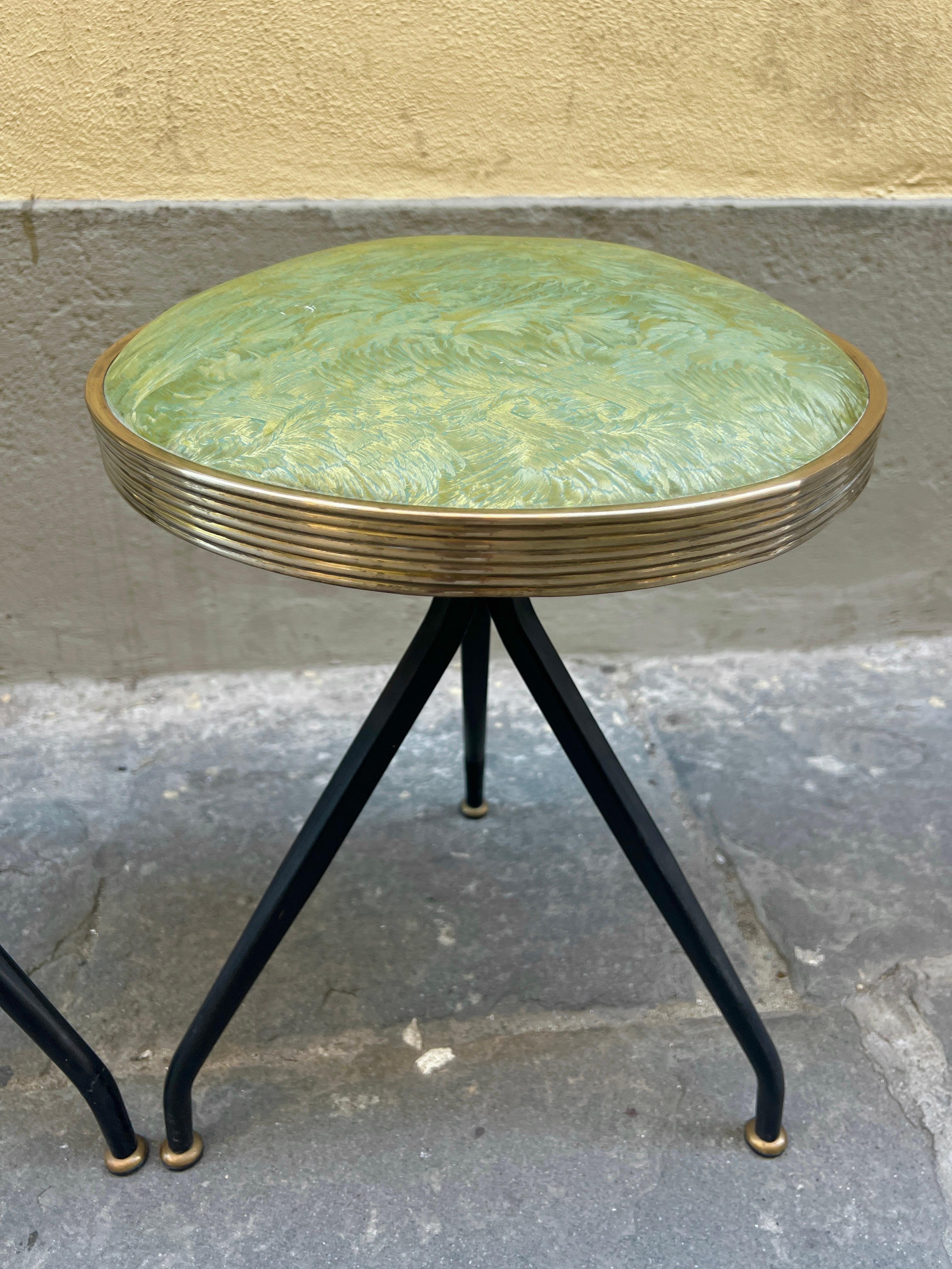 Paire de tabourets en éco-cuir vert de design italien du milieu du siècle 1950 en vente 12