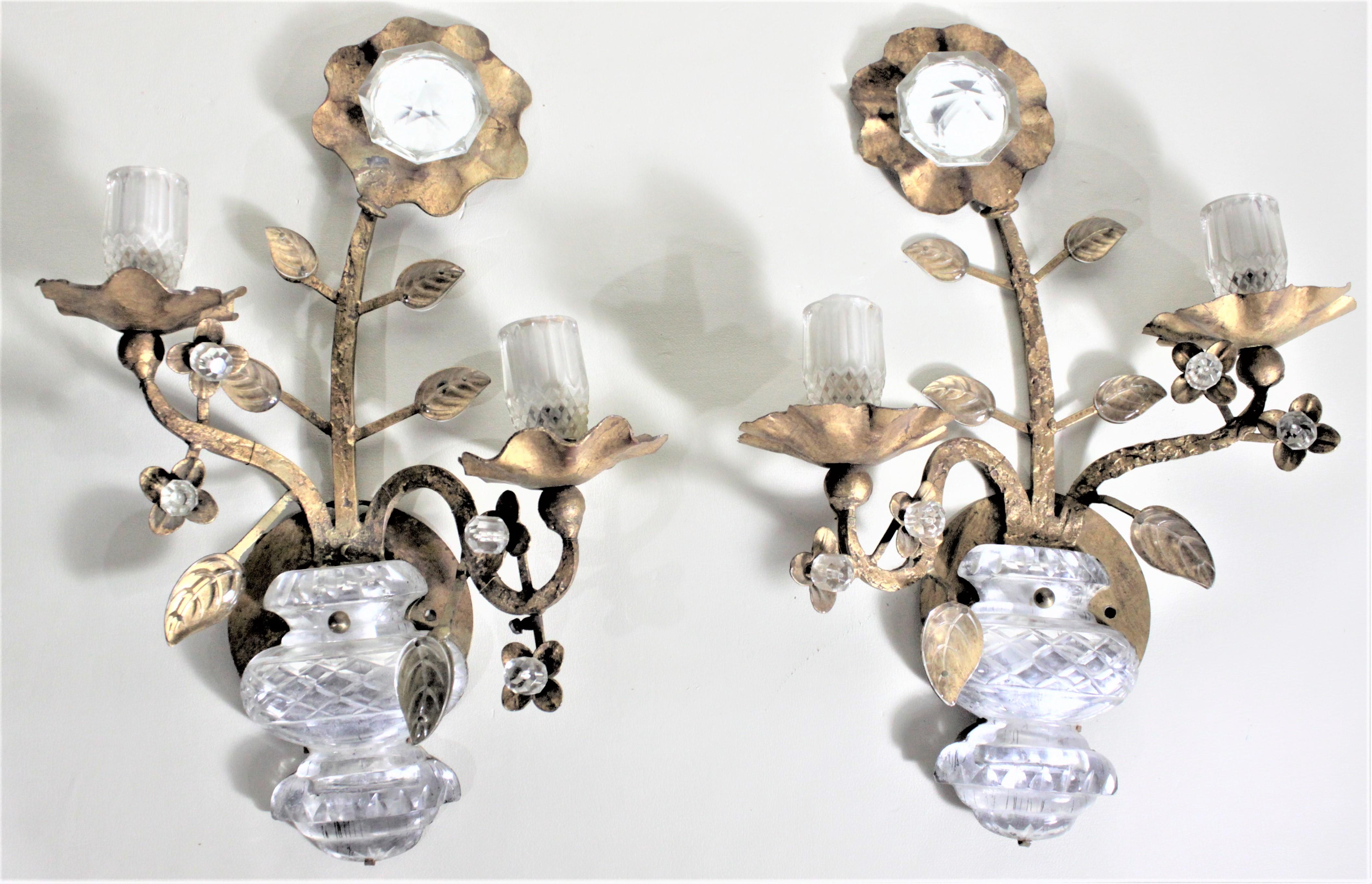 Pair of Mid-Century Italian Gilt Hollywood Regency Potted Flowers Wall Sconces For Sale 1