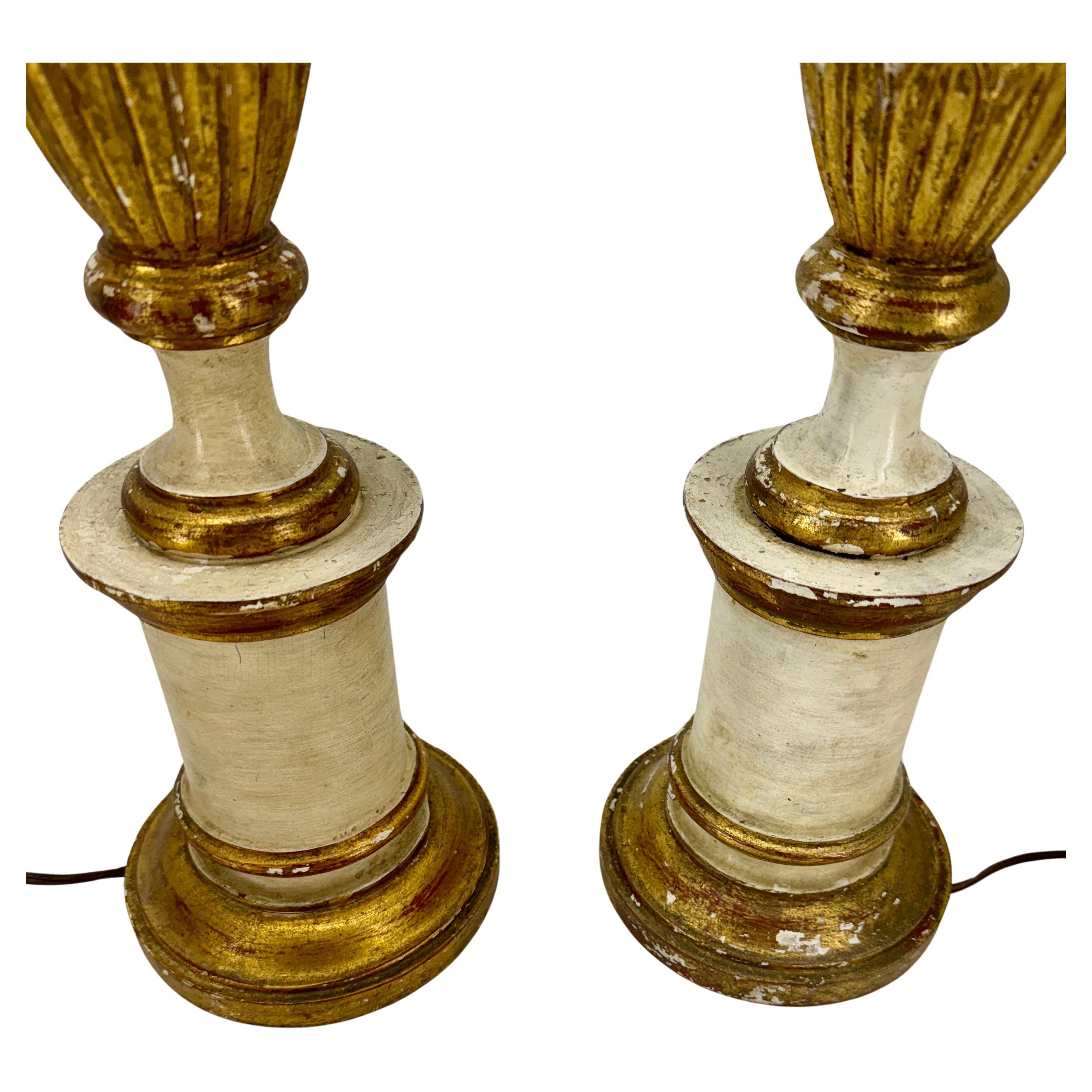 Hollywood Regency Pair of Mid-Century Italian Gilt Wood Painted Table Lamps For Sale