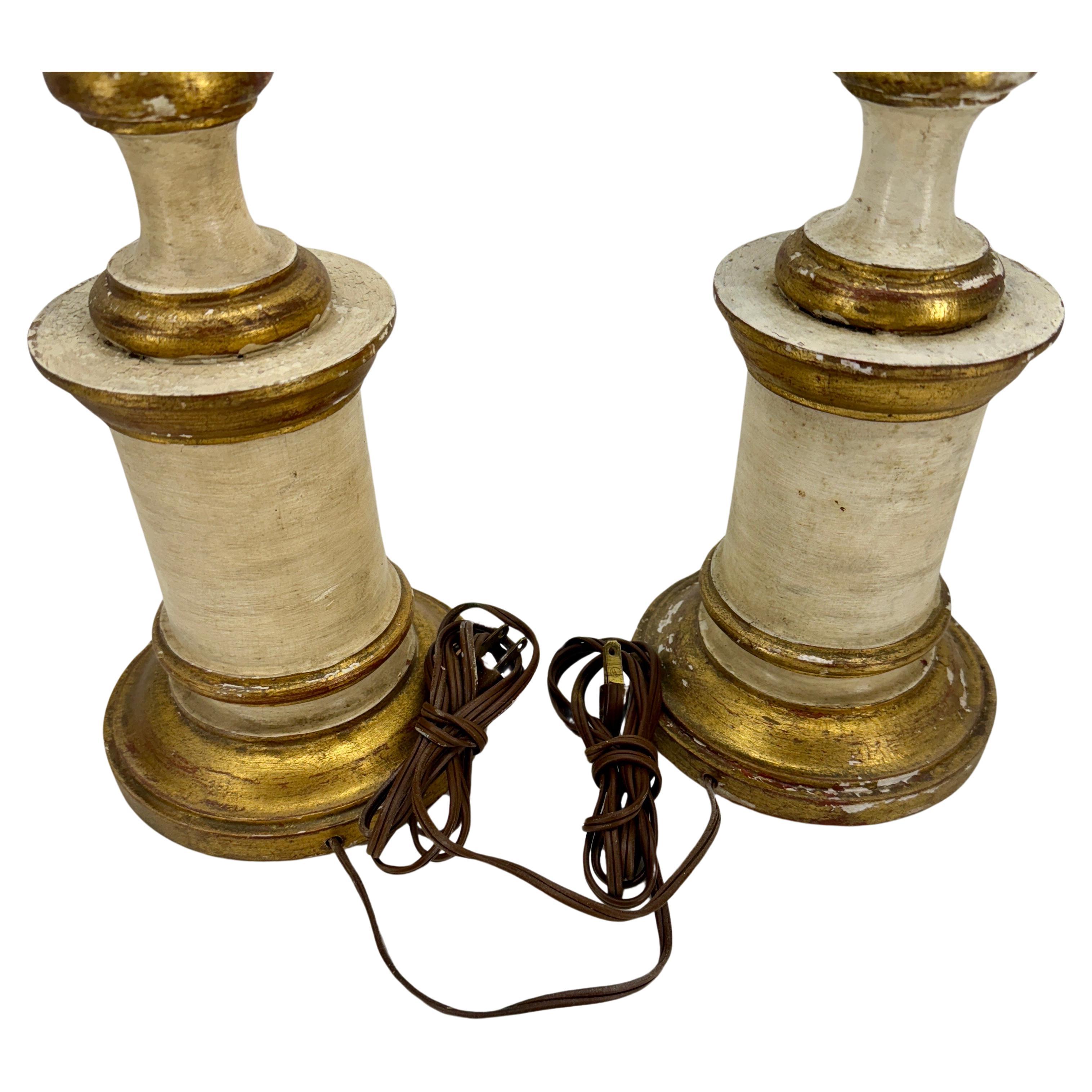 Pair of Mid-Century Italian Gilt Wood Painted Table Lamps For Sale 1