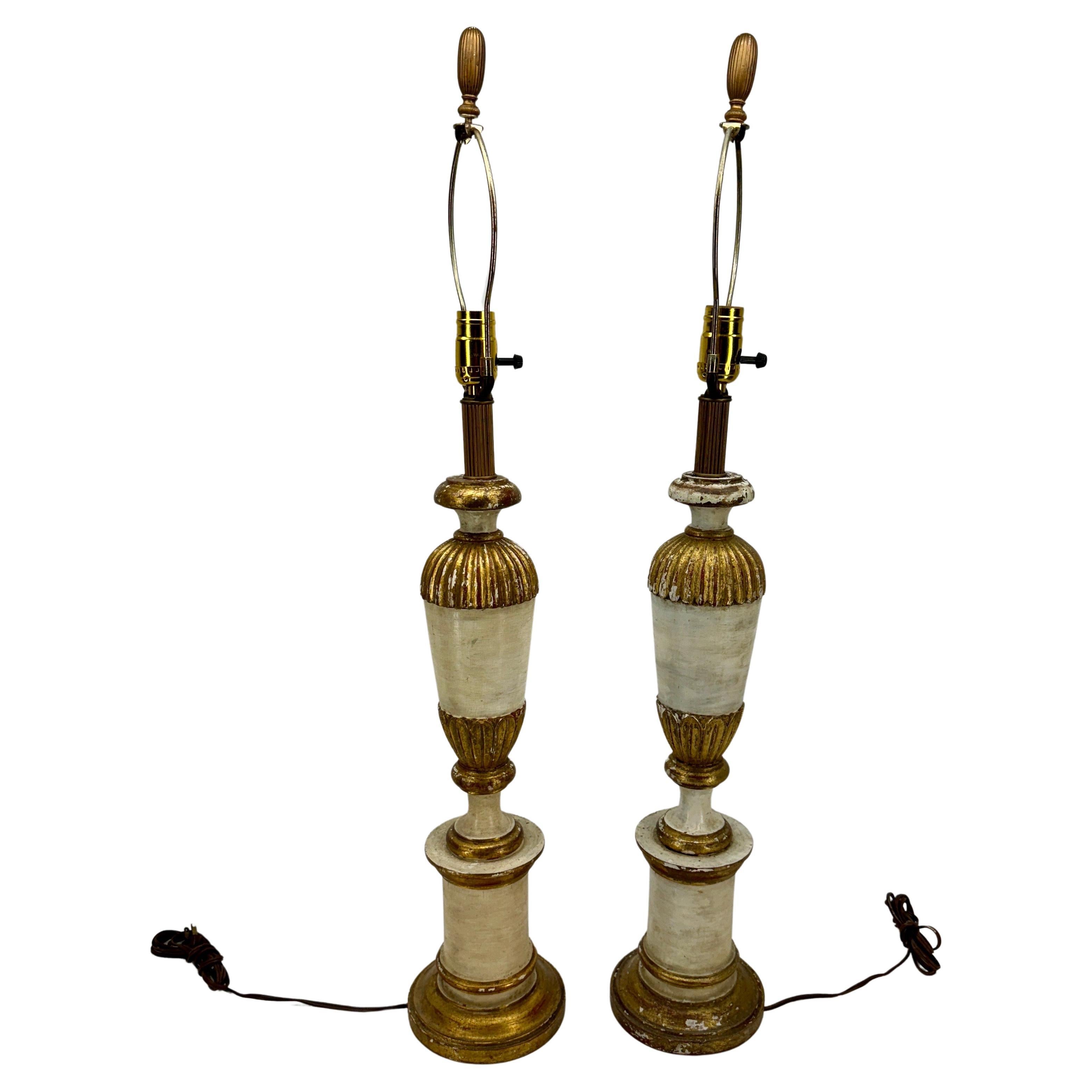 Pair of Mid-Century Italian Gilt Wood Painted Table Lamps For Sale 2