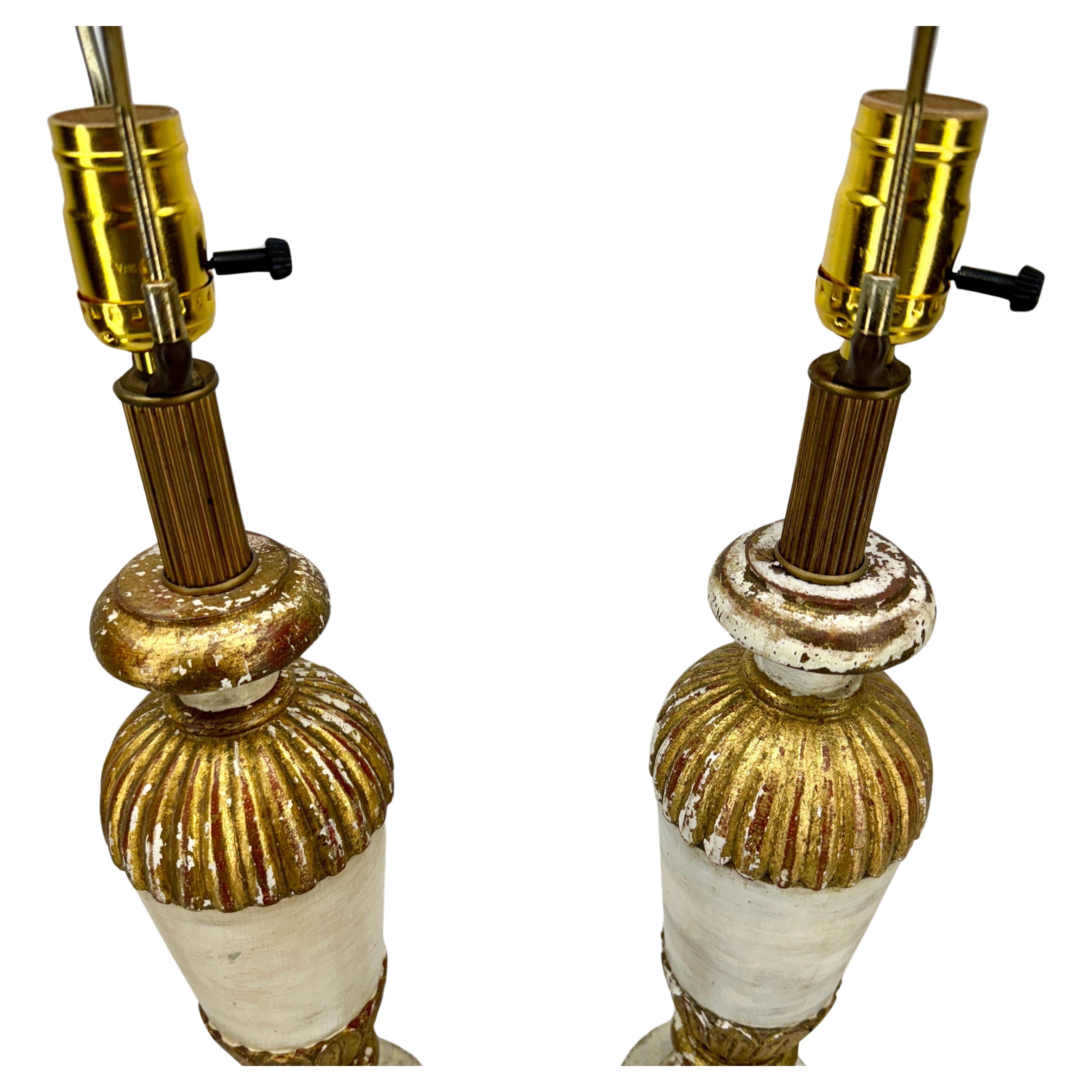 Pair of Mid-Century Italian Gilt Wood Painted Table Lamps For Sale 3