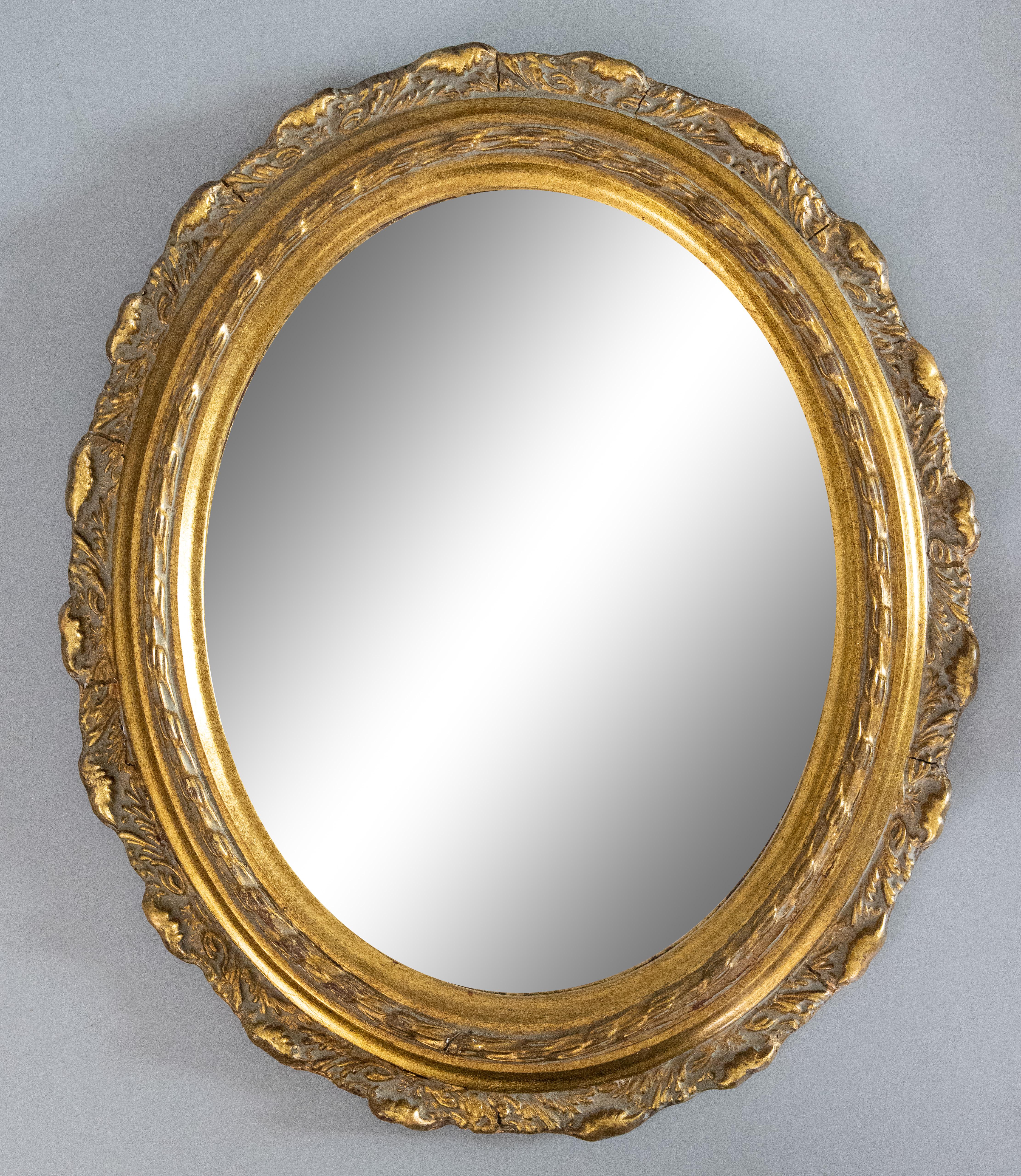 Pair of Mid-Century Italian Giltwood and Gesso Oval Mirrors, circa 1950 In Good Condition For Sale In Pearland, TX
