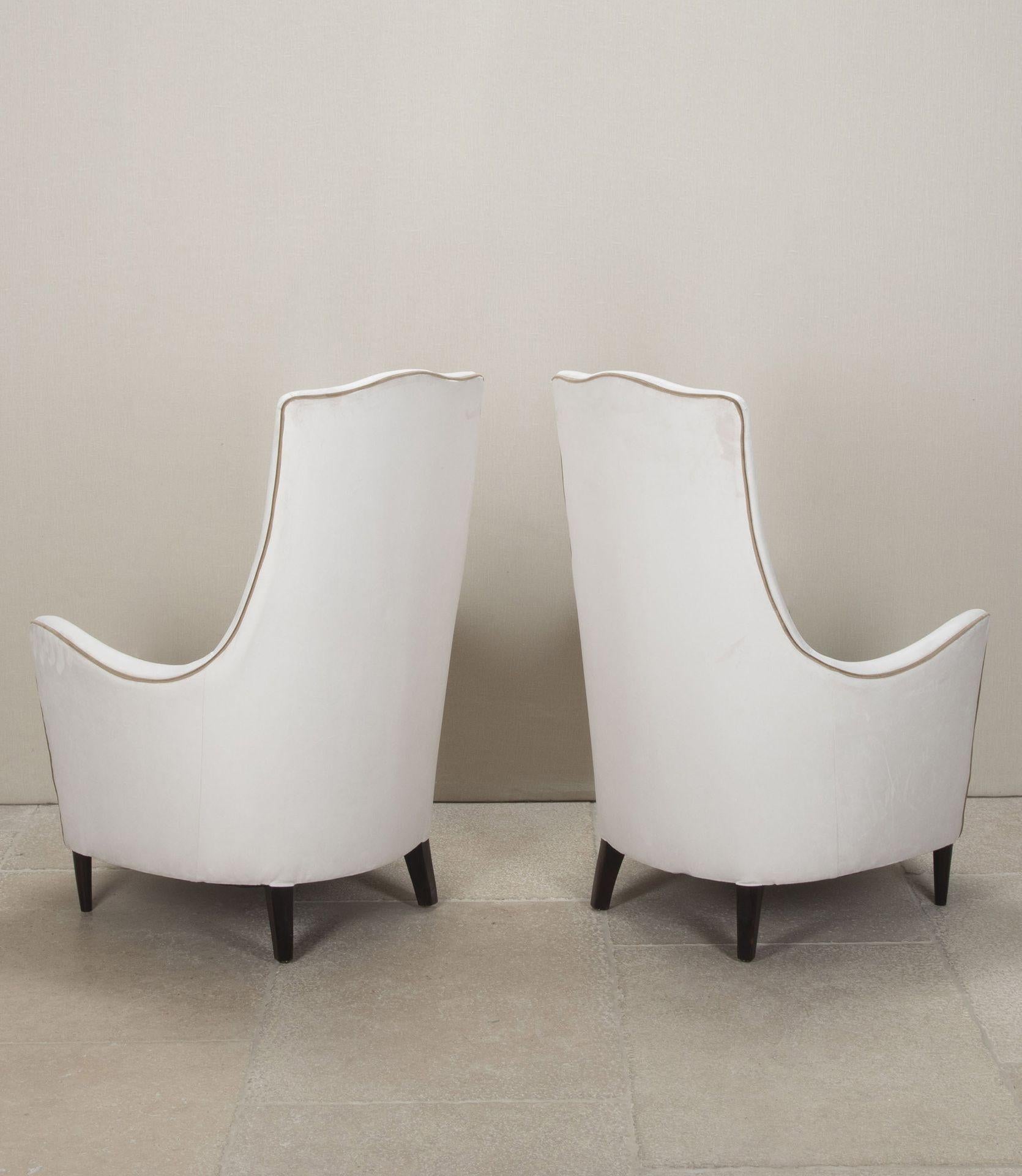 Mid-Century Modern Paire de chaises longues italiennes à haut dossier du milieu du siècle dernier en vente