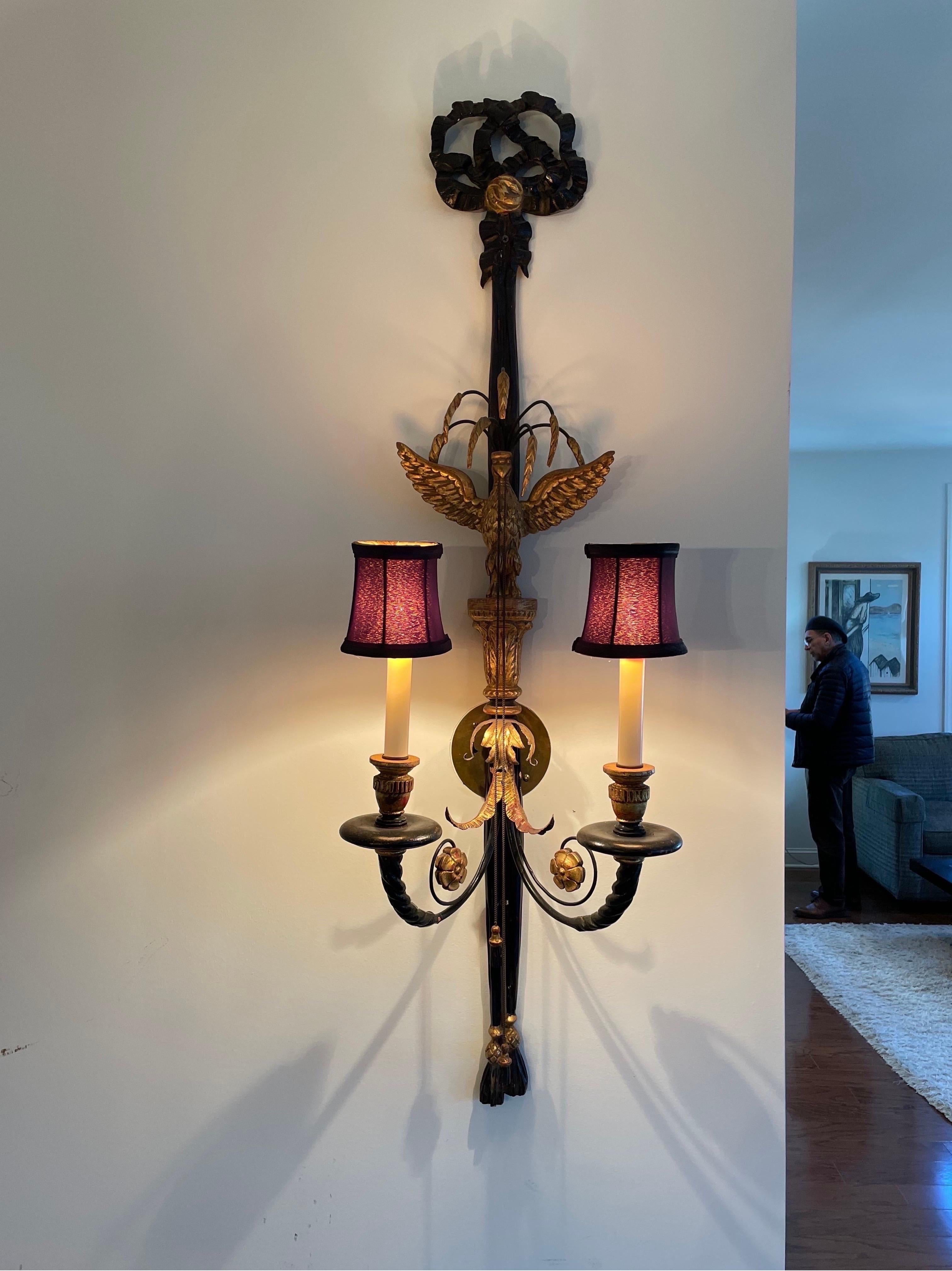 Pair of Mid-Century Italian Hollywood Regency Gilded Sconces in vendita 1