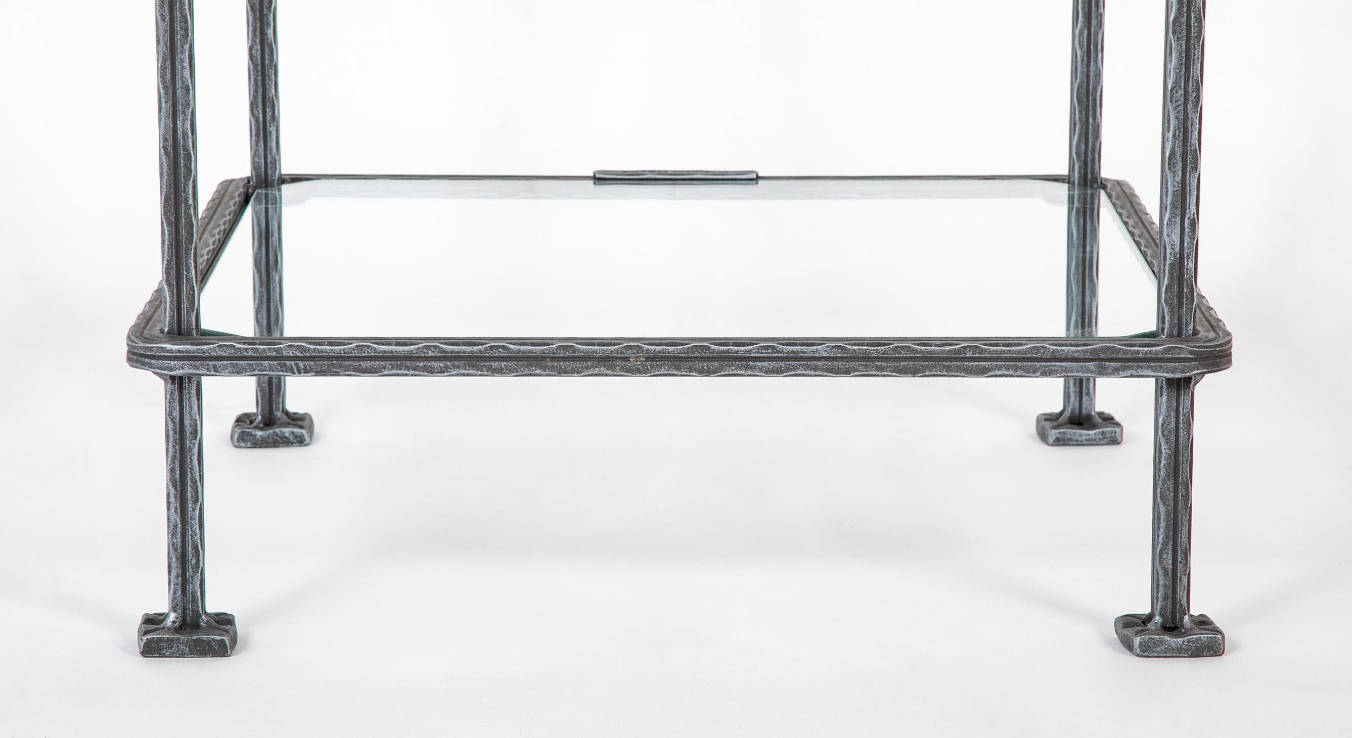 Pareja de mesas auxiliares italianas de hierro de mediados de siglo de Claudio Rayes en venta 4