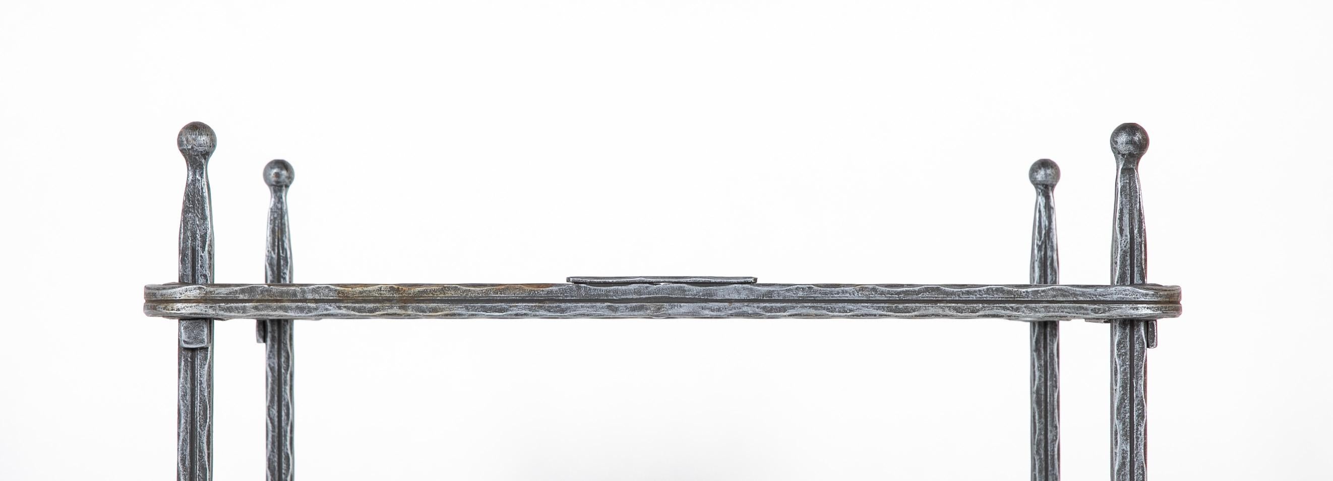 Pareja de mesas auxiliares italianas de hierro de mediados de siglo de Claudio Rayes en venta 6