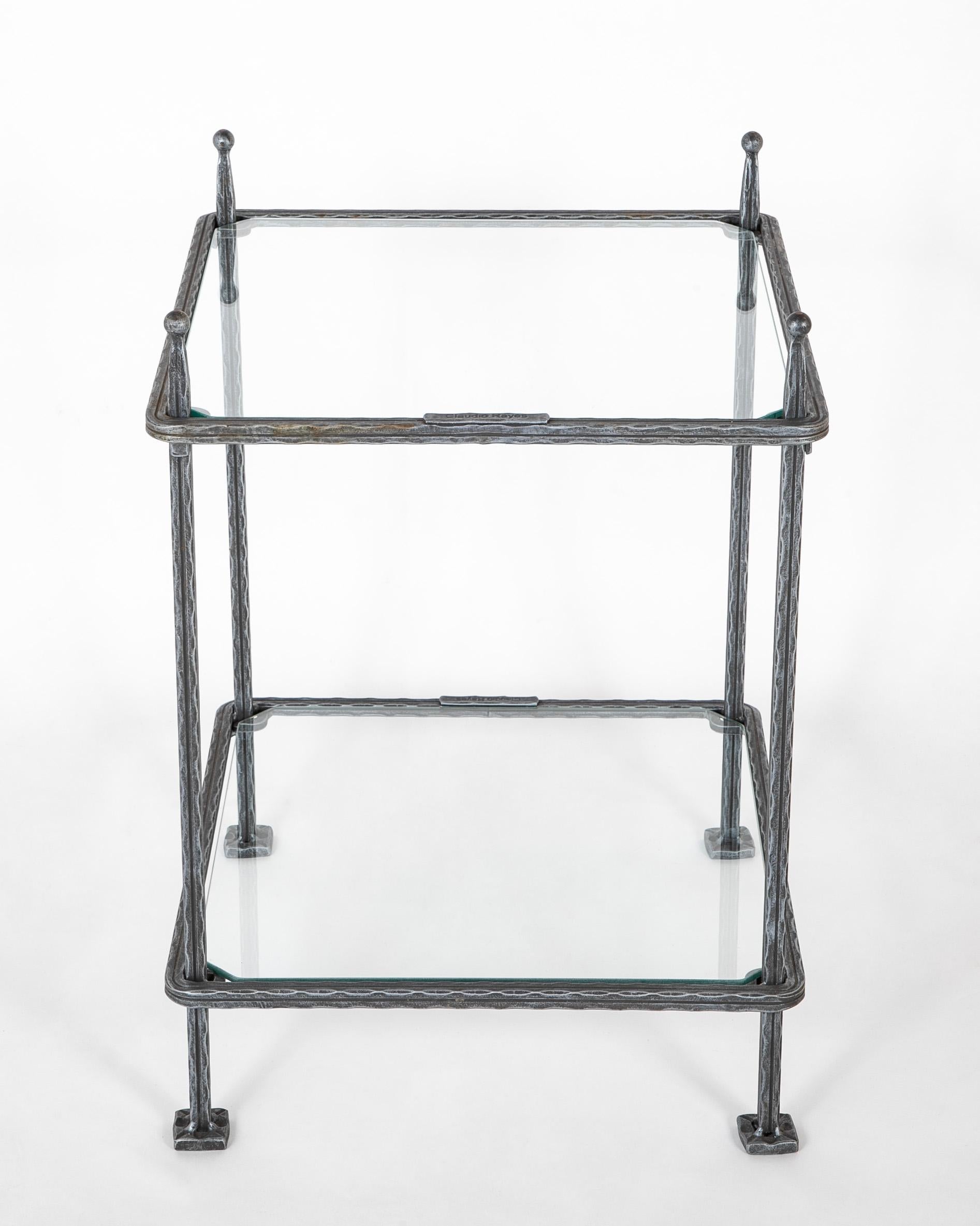 Pareja de mesas auxiliares italianas de hierro de mediados de siglo de Claudio Rayes siglo XX en venta