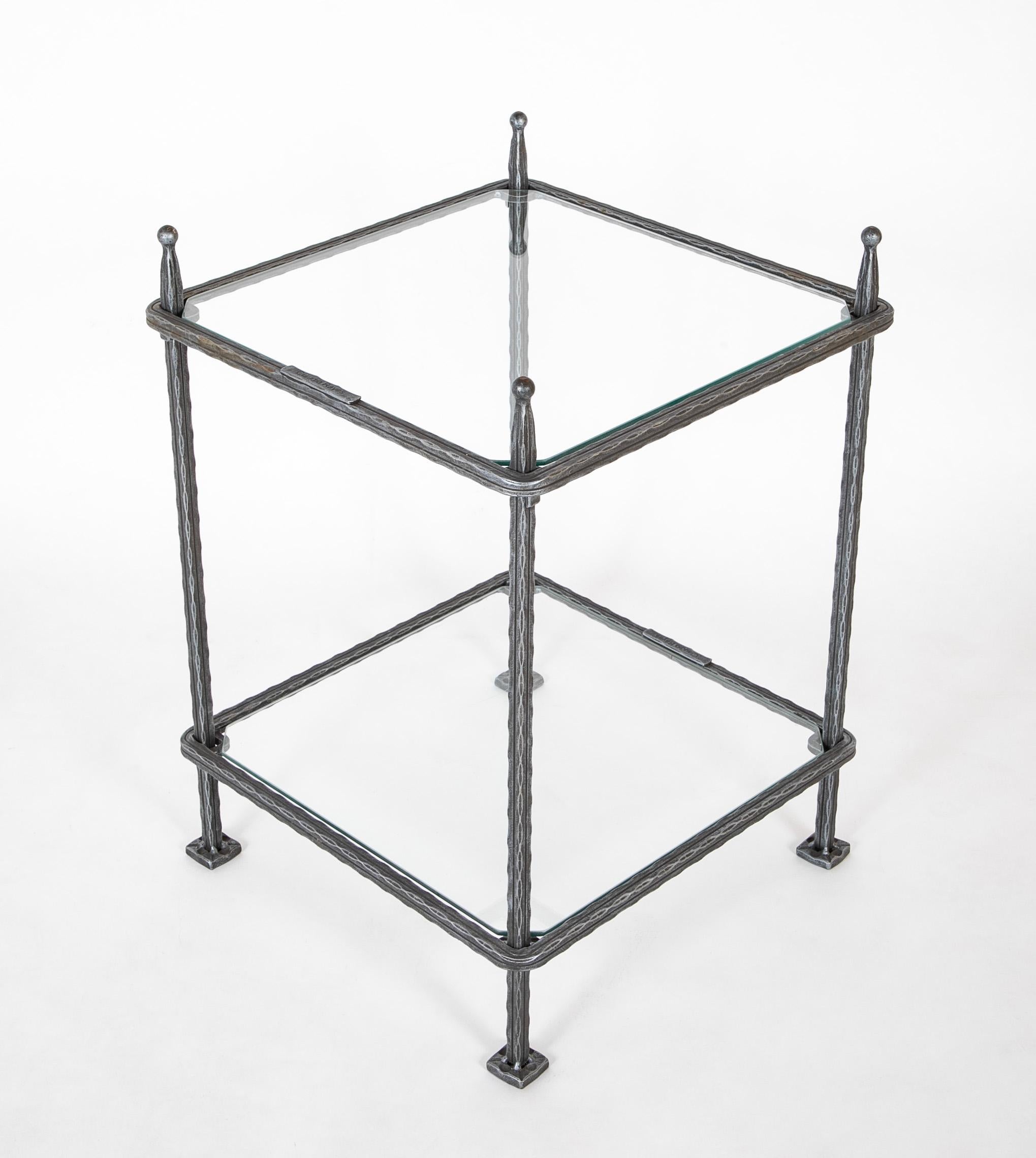 Pareja de mesas auxiliares italianas de hierro de mediados de siglo de Claudio Rayes en venta 1