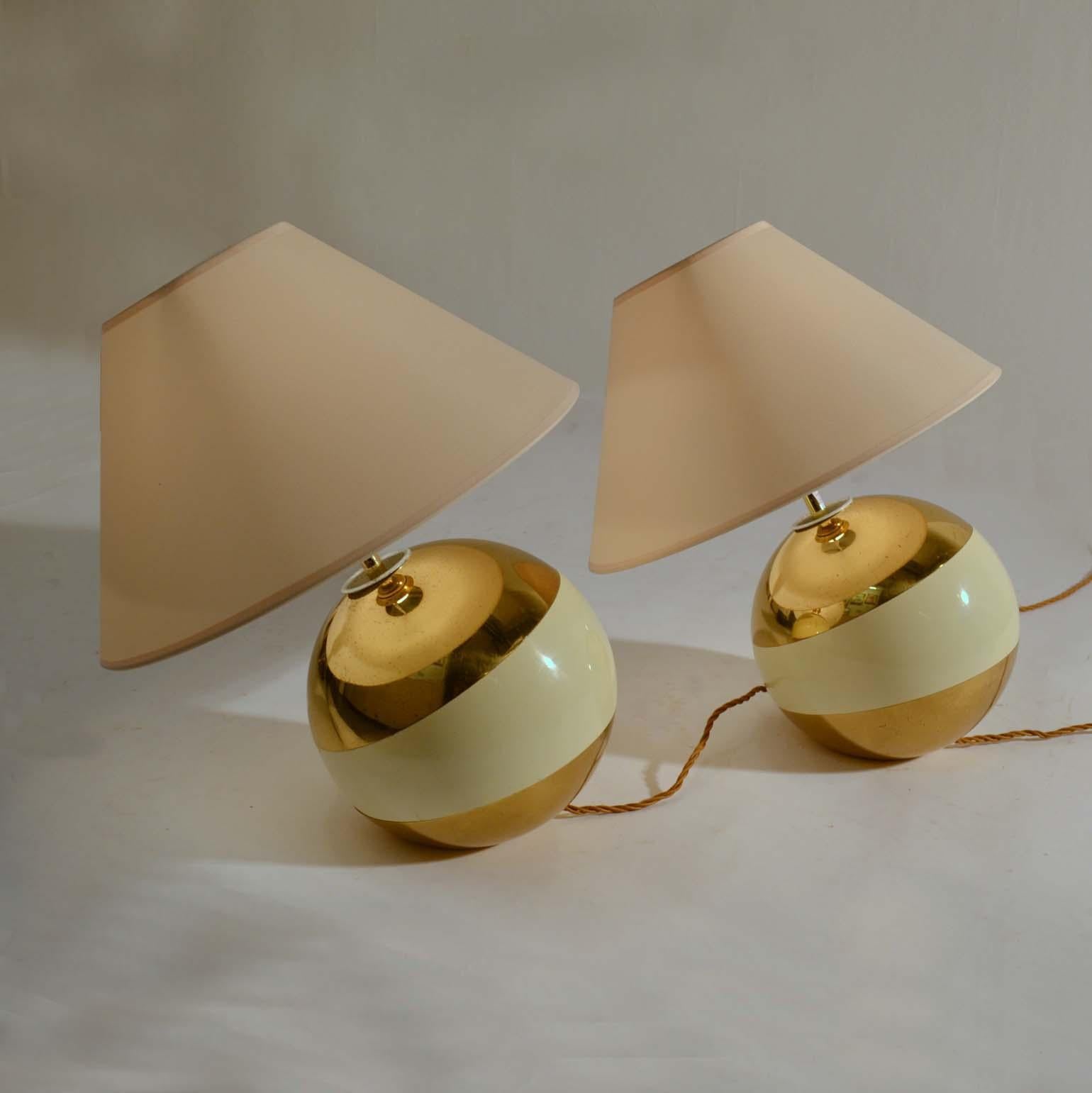Italian Pair of Ball Shaped Brass and Cream Leaning Table Lamps, Italy