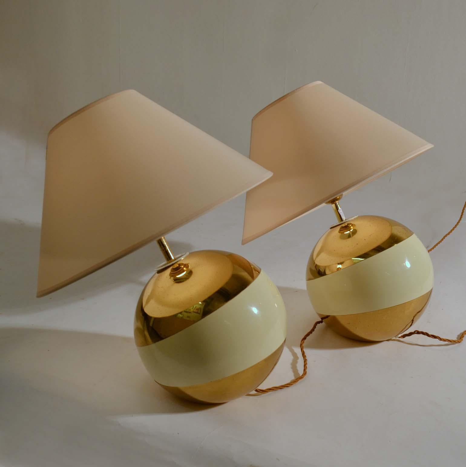 Pair of Ball Shaped Brass and Cream Leaning Table Lamps, Italy 1