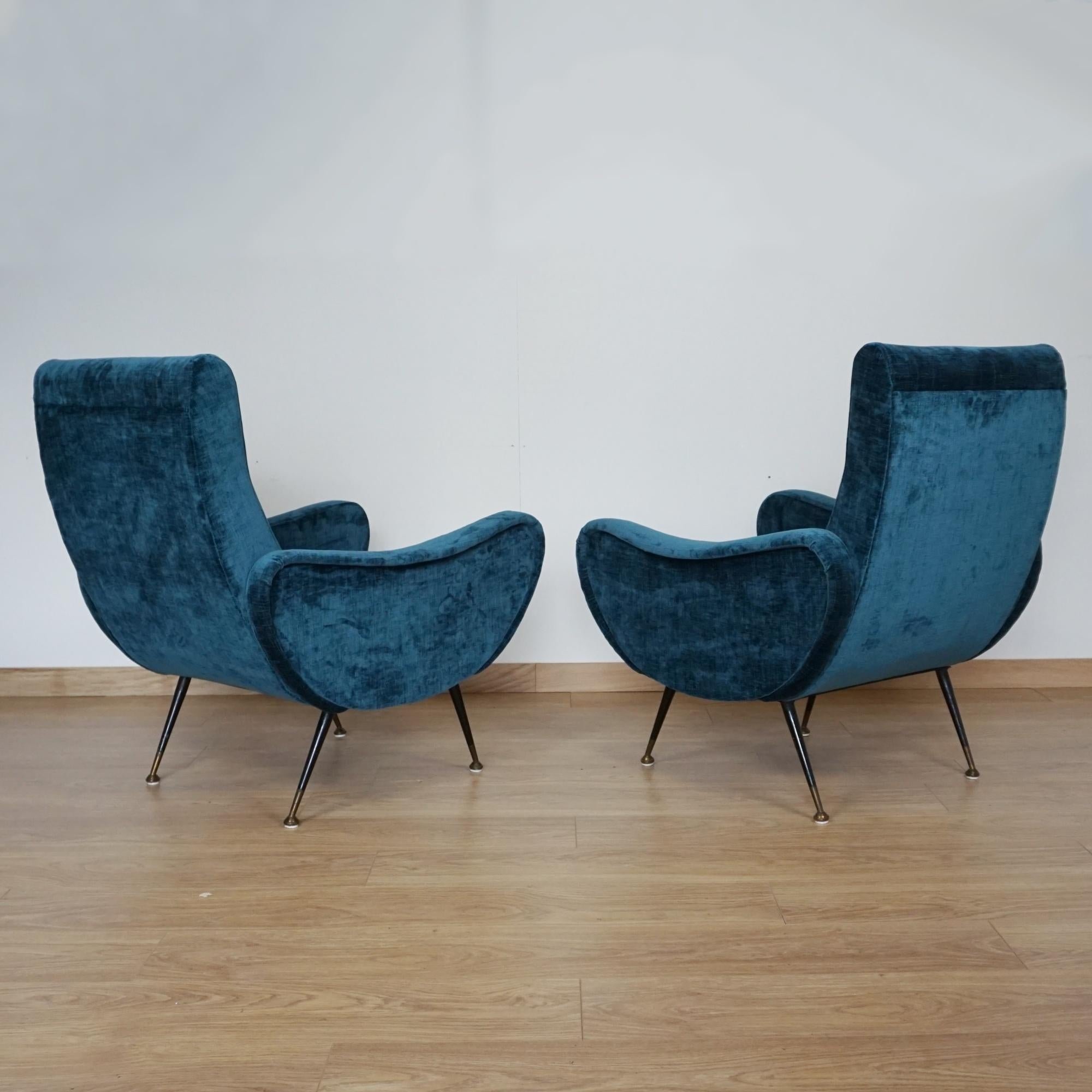 Laiton Paire de chaises longues italiennes du milieu du siècle dernier attribuée à Marco Zanuso en vente