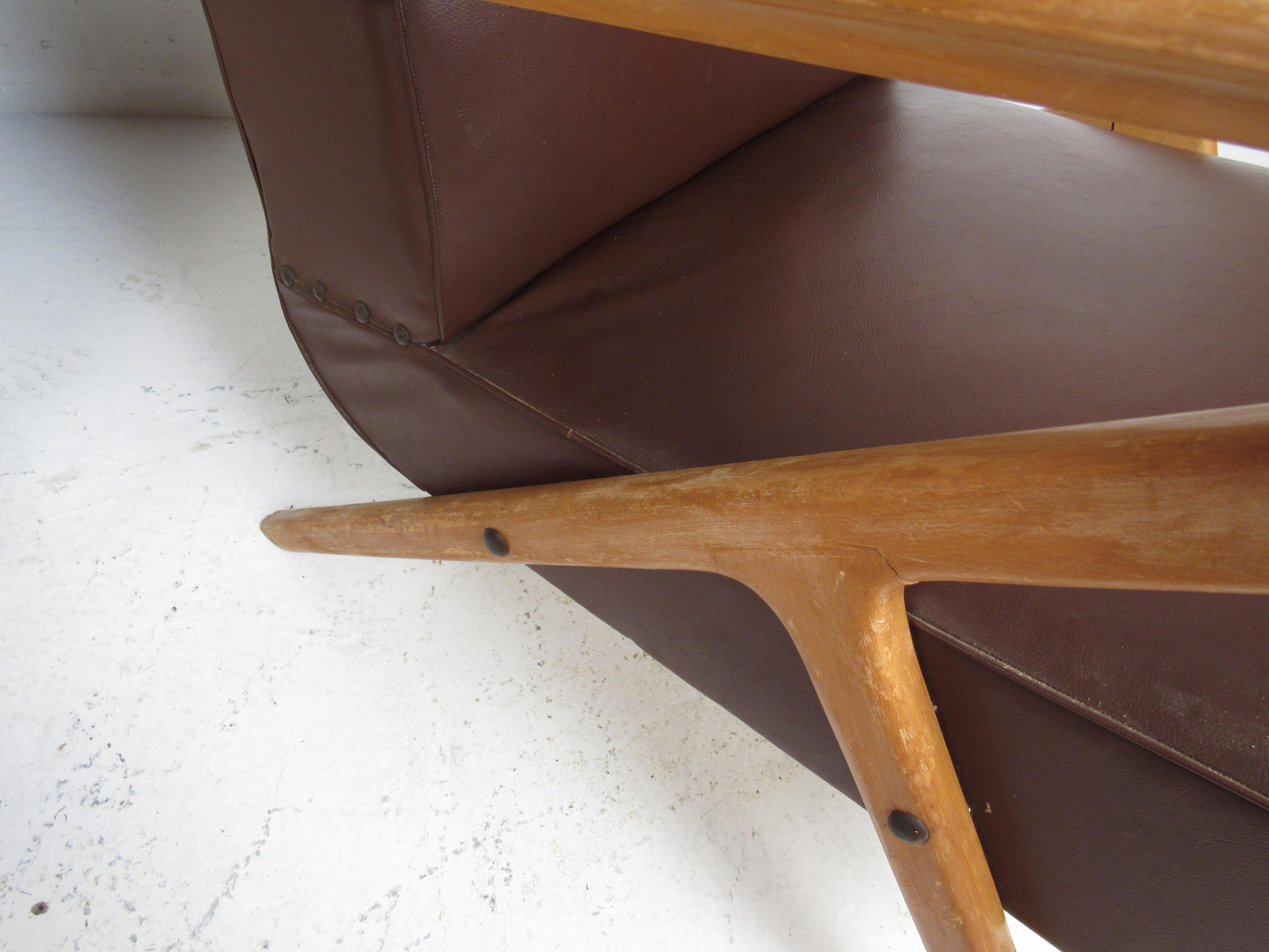 Pair of Midcentury Italian Lounge Chairs For Sale 6