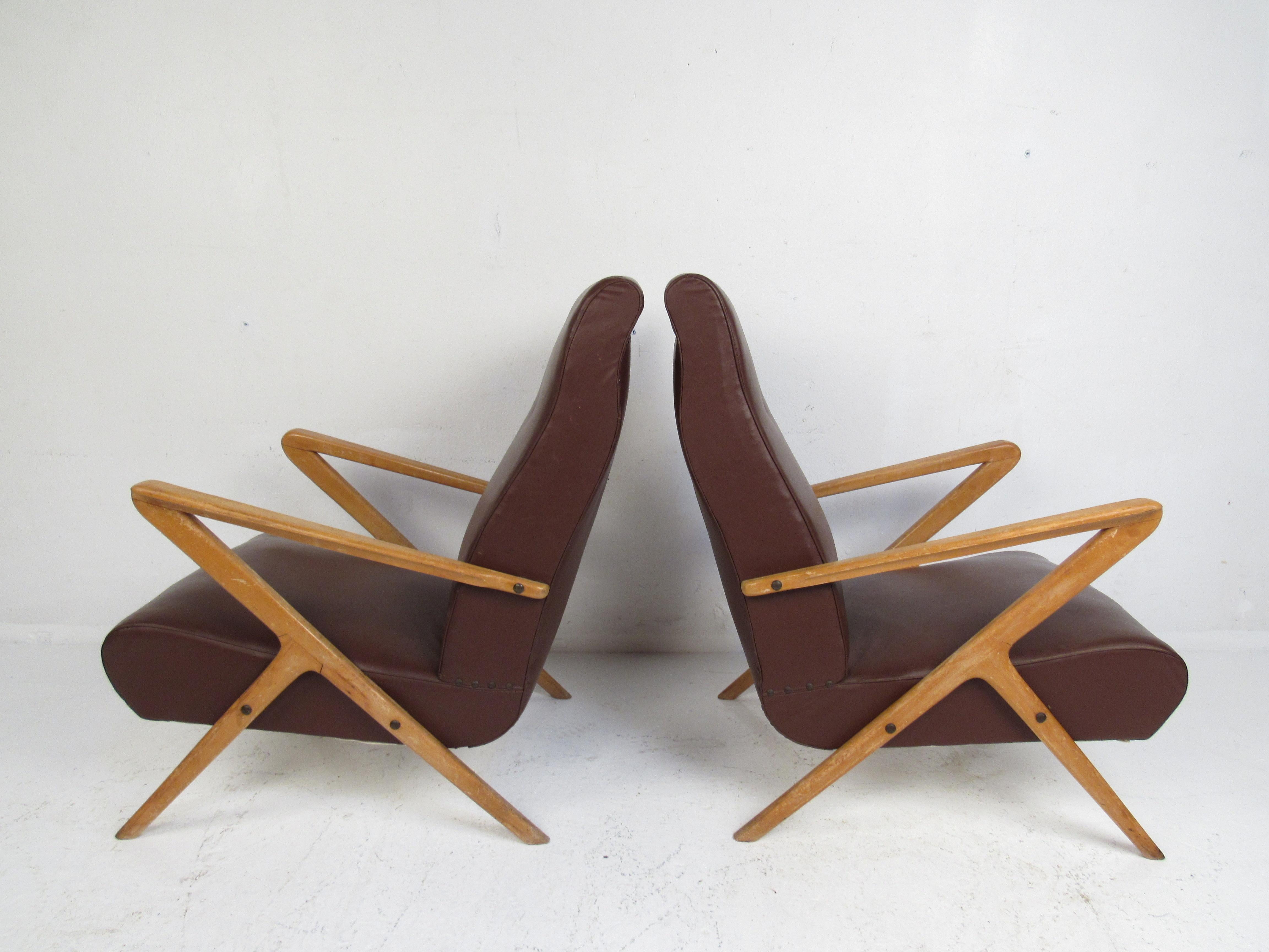Mid-Century Modern Pair of Midcentury Italian Lounge Chairs For Sale
