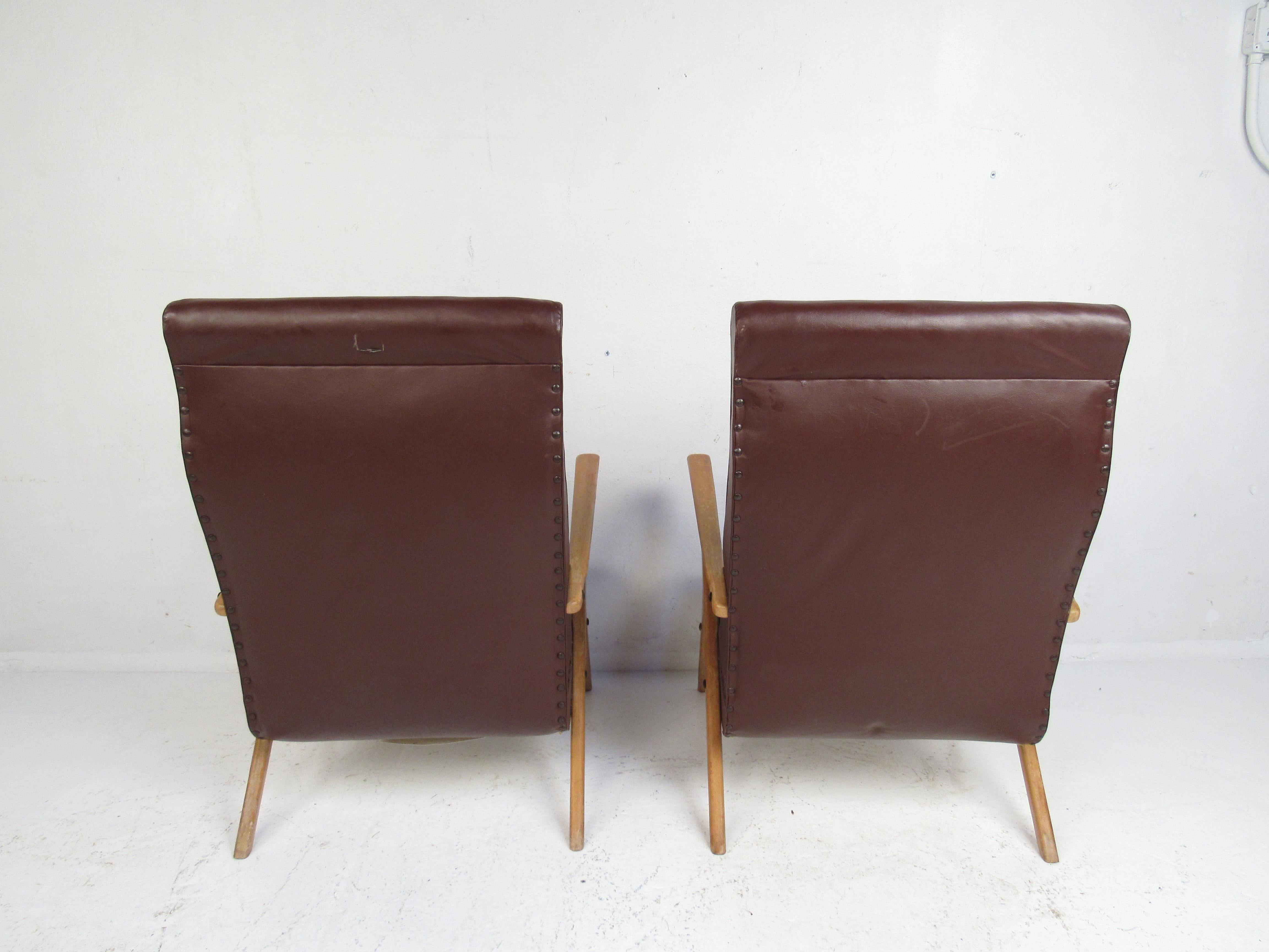 Pair of Midcentury Italian Lounge Chairs In Good Condition For Sale In Brooklyn, NY