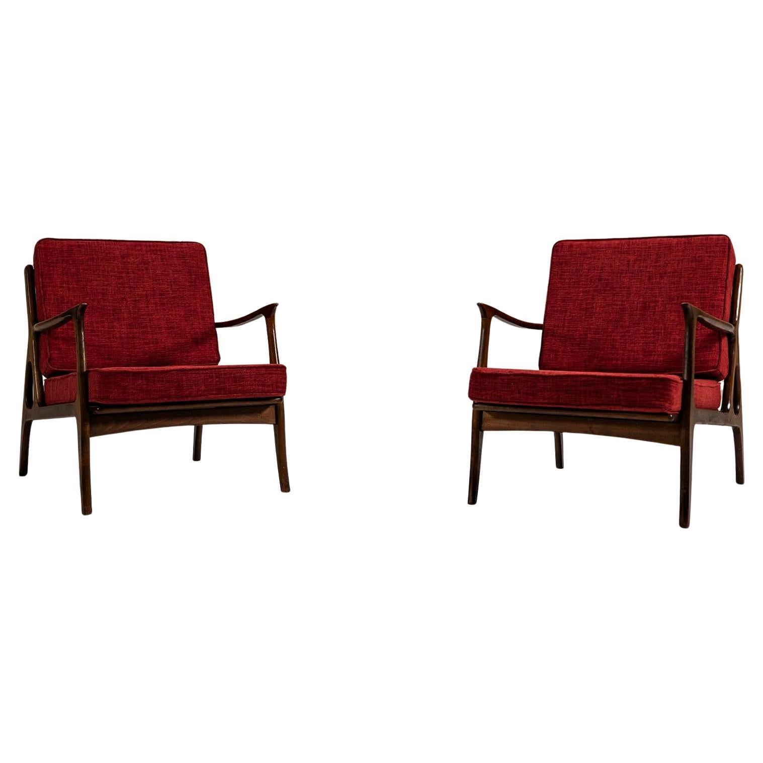 Paire de chaises longues italiennes du milieu du siècle en tapisserie rouge