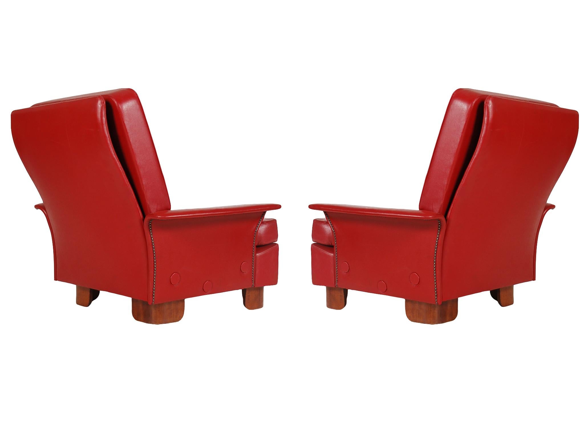 Paire de fauteuils de salon ou fauteuils club Art Déco rouges de style italien mi-siècle moderne Bon état - En vente à Philadelphia, PA