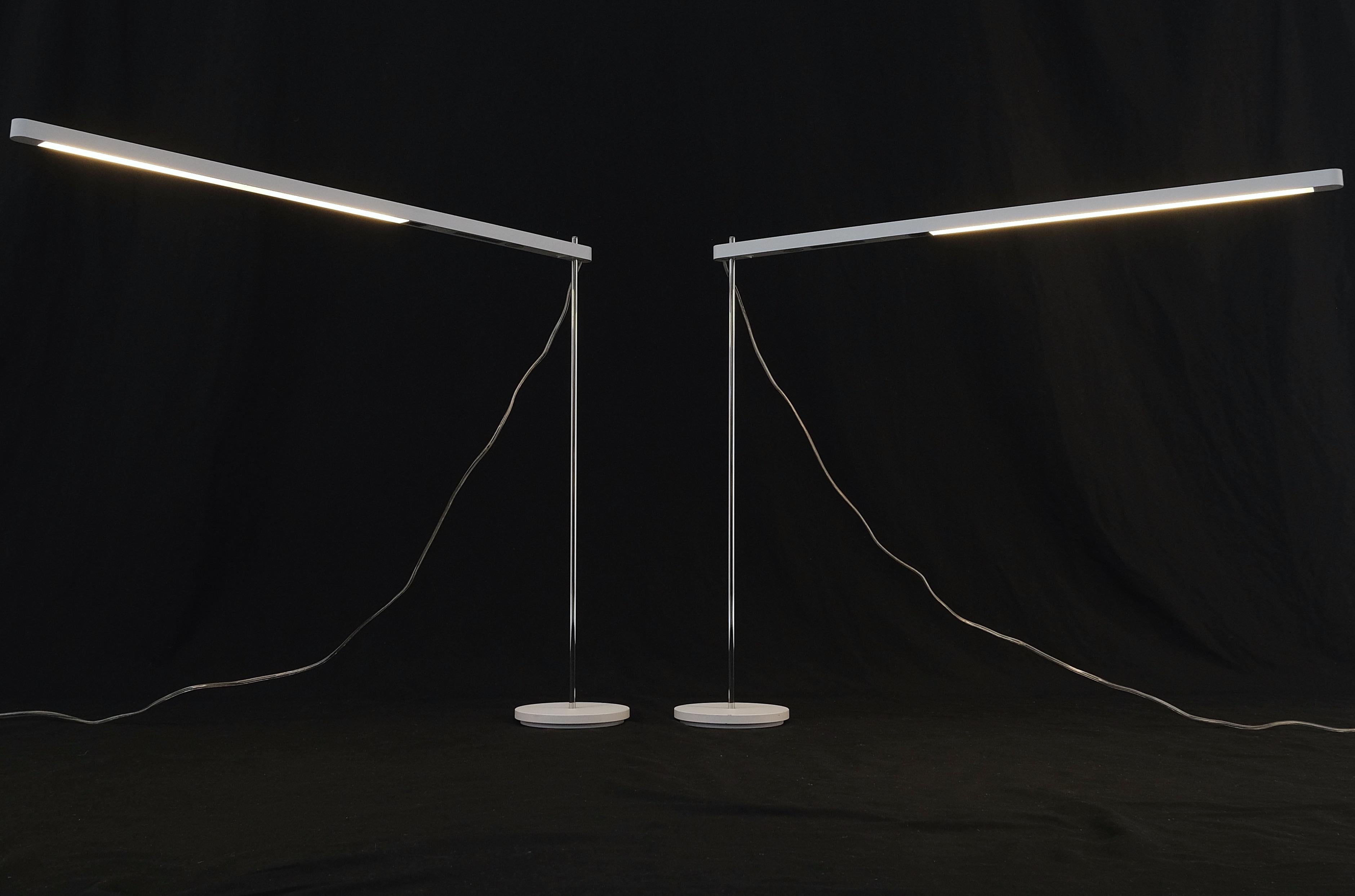 Pair of Mid Century Italian Modern Artemide Desk Lamps Adjustable Height  For Sale 6