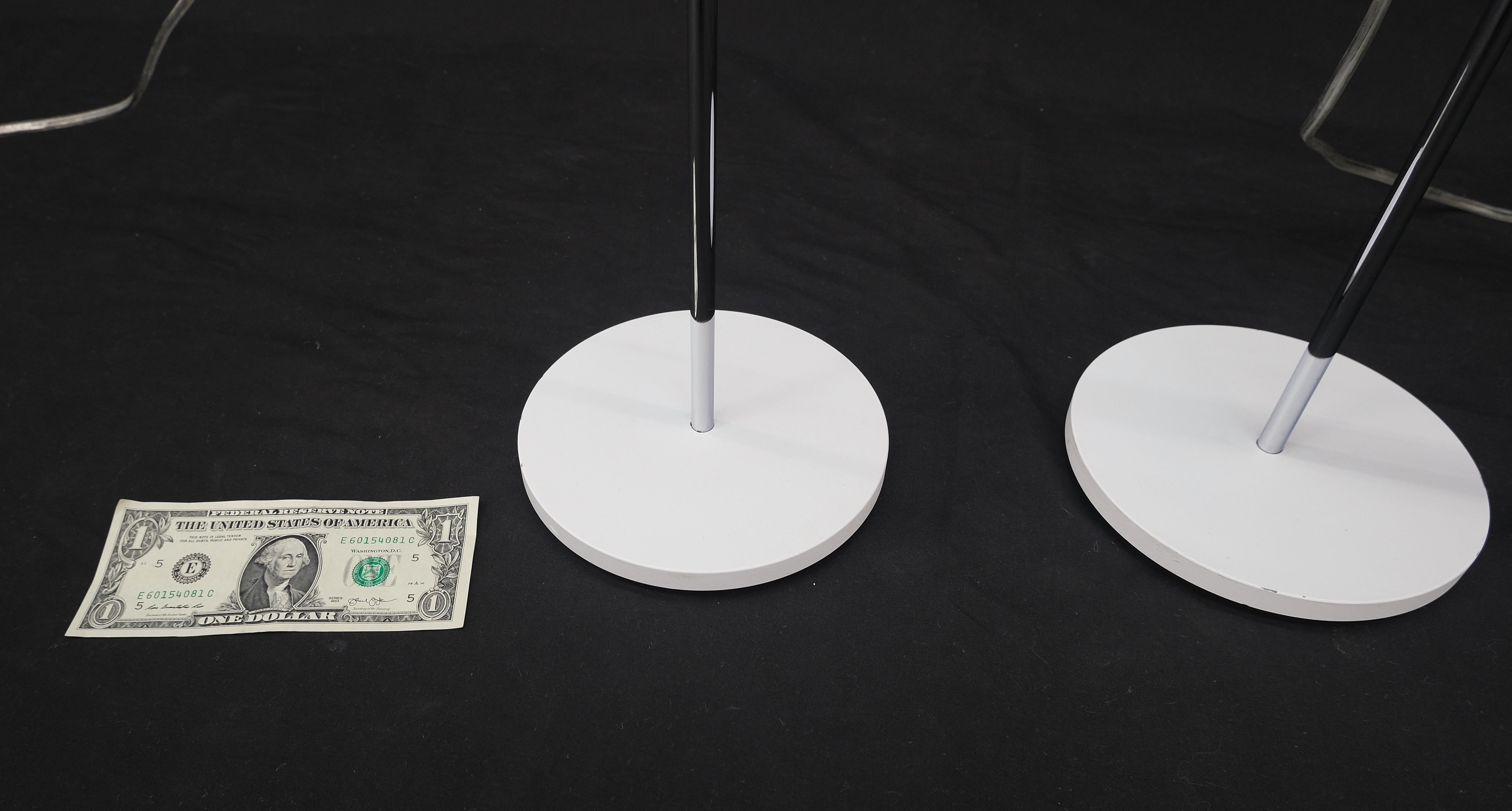 Pair of Mid Century Italian Modern Artemide Desk Lamps Adjustable Height  For Sale 7