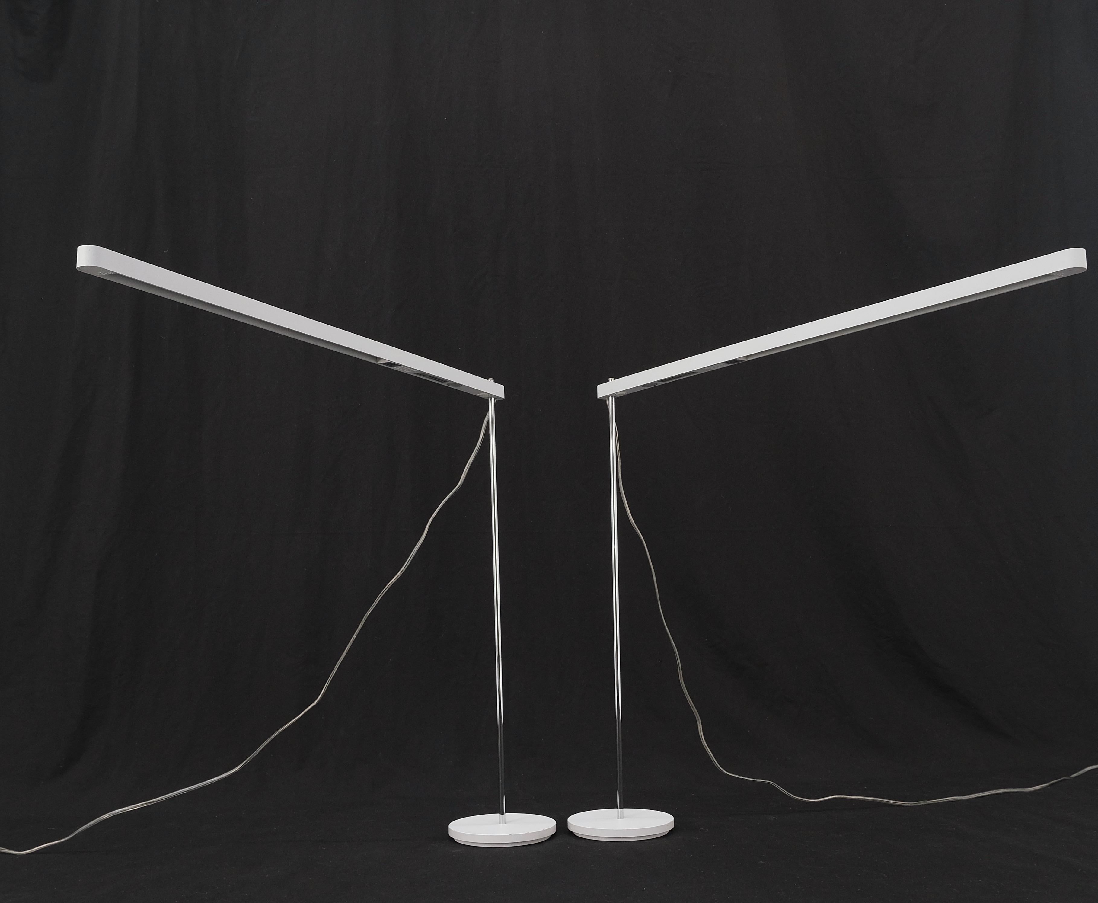 Pair of Mid Century Italian Modern Artemide Desk Lamps Adjustable Height  For Sale 2