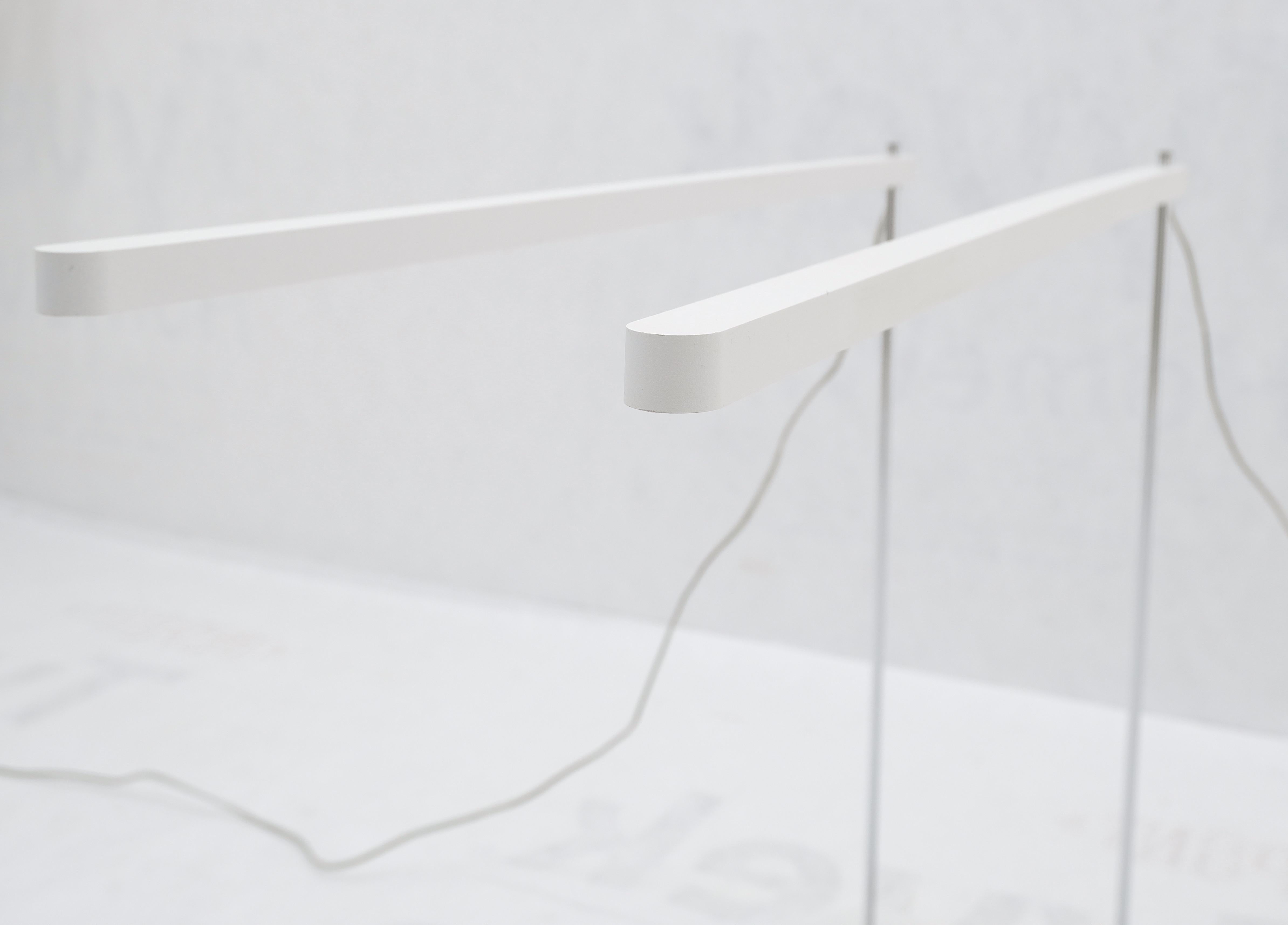 Pair of Mid Century Italian Modern Artemide Desk Lamps Adjustable Height  For Sale 3
