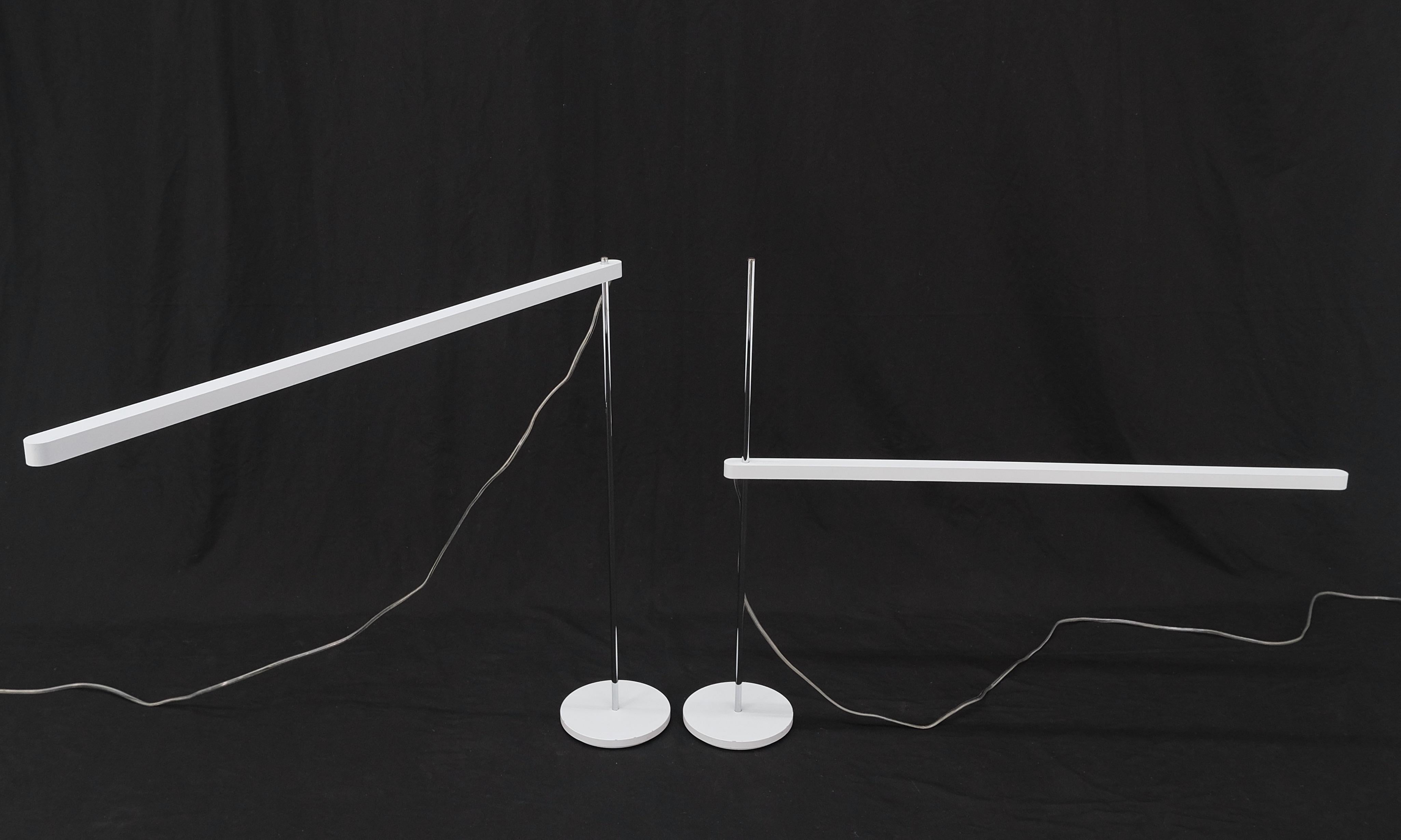 Pair of Mid Century Italian Modern Artemide Desk Lamps Adjustable Height  For Sale 4