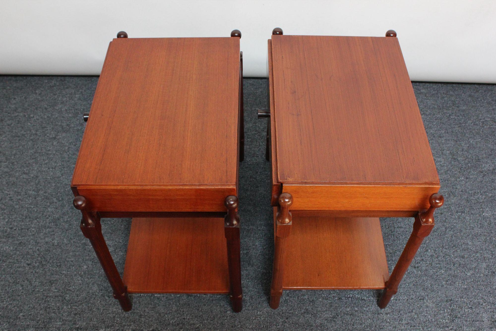 Pair of Mid-Century Italian Modern Teak Nightstands by Fratelli Proserpio  In Good Condition In Brooklyn, NY