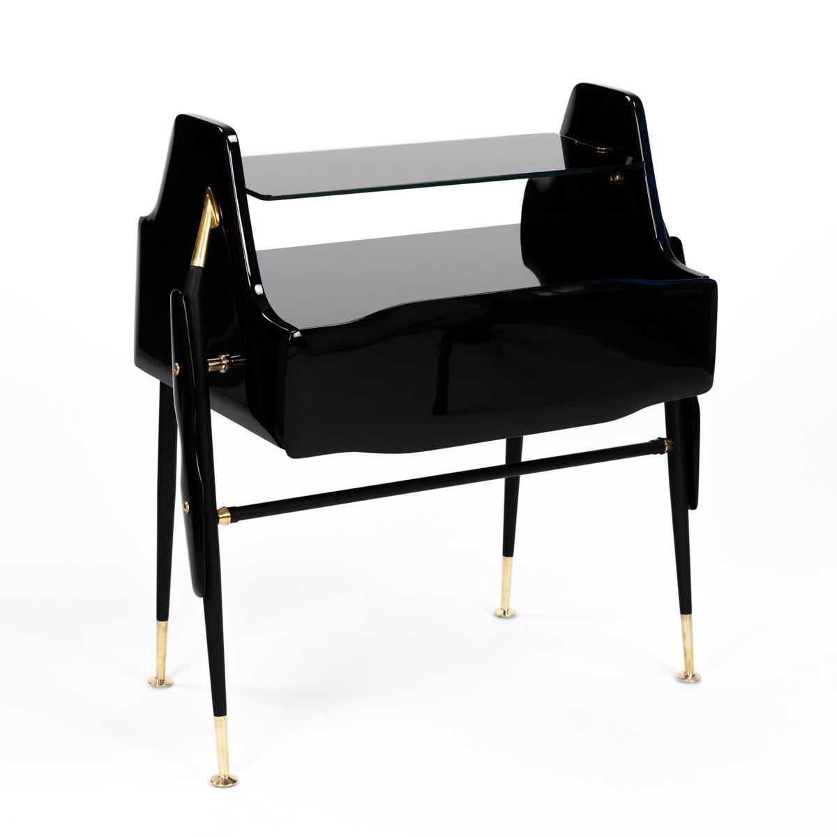 Mid-20th Century Pair of Midcentury Italian Night Stands Black Lacquered, Brass Details, 1950s