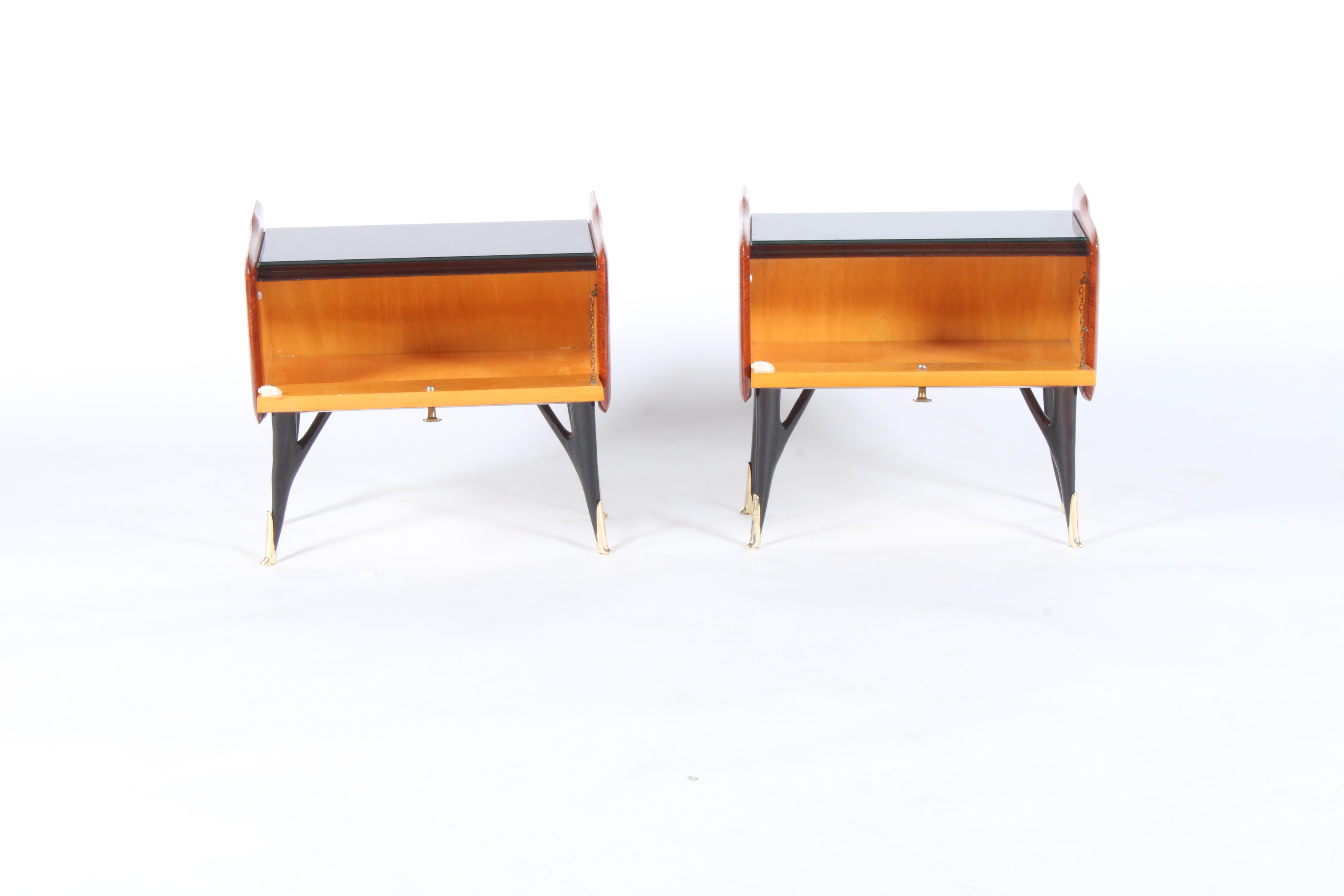 Pair of Midcentury Italian Nightstands in the Manner of Ico Parisi For Sale 1