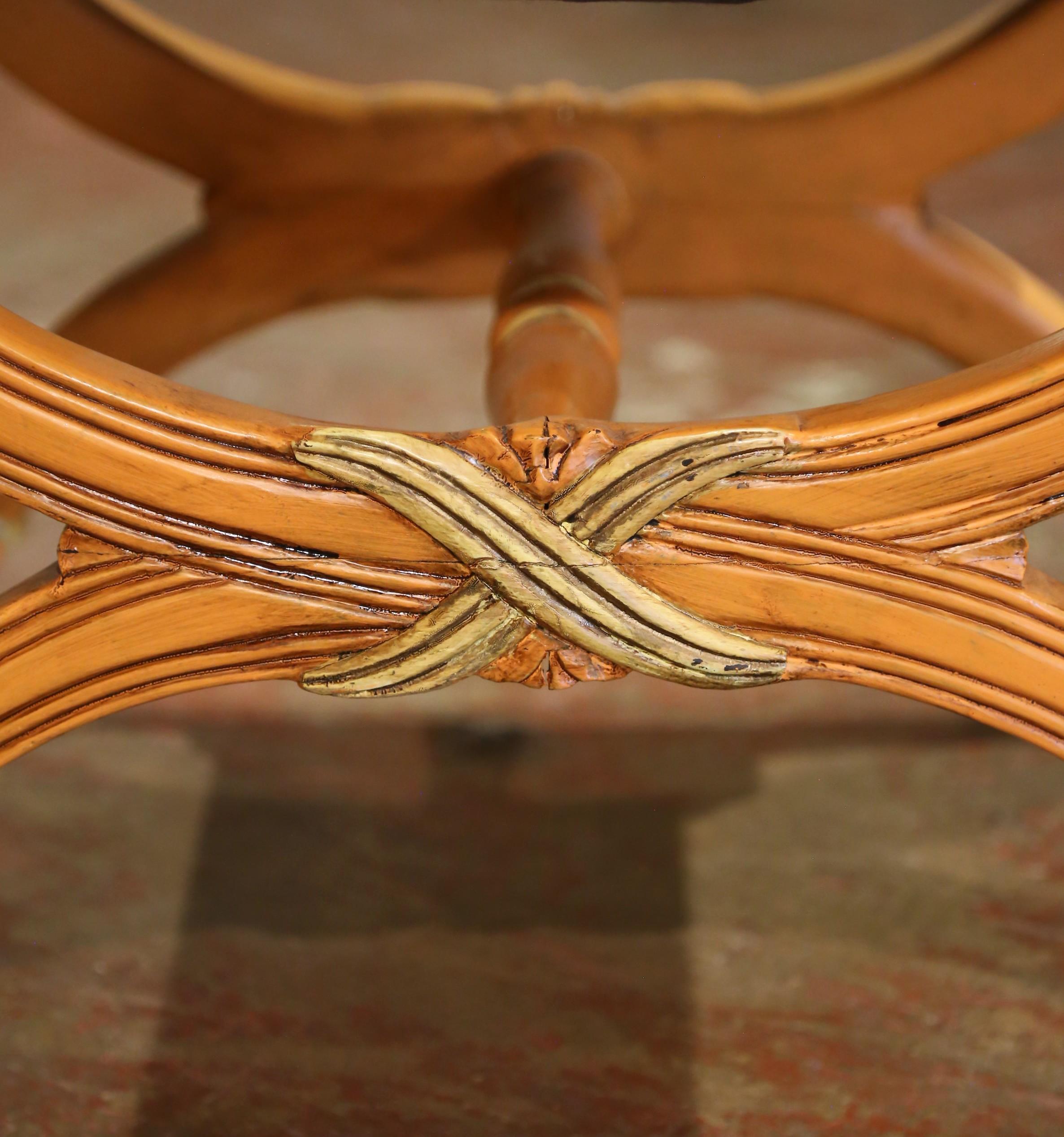 20ième siècle Paire de bancs Curule peints italiens du milieu du siècle avec tapisserie orange en vente