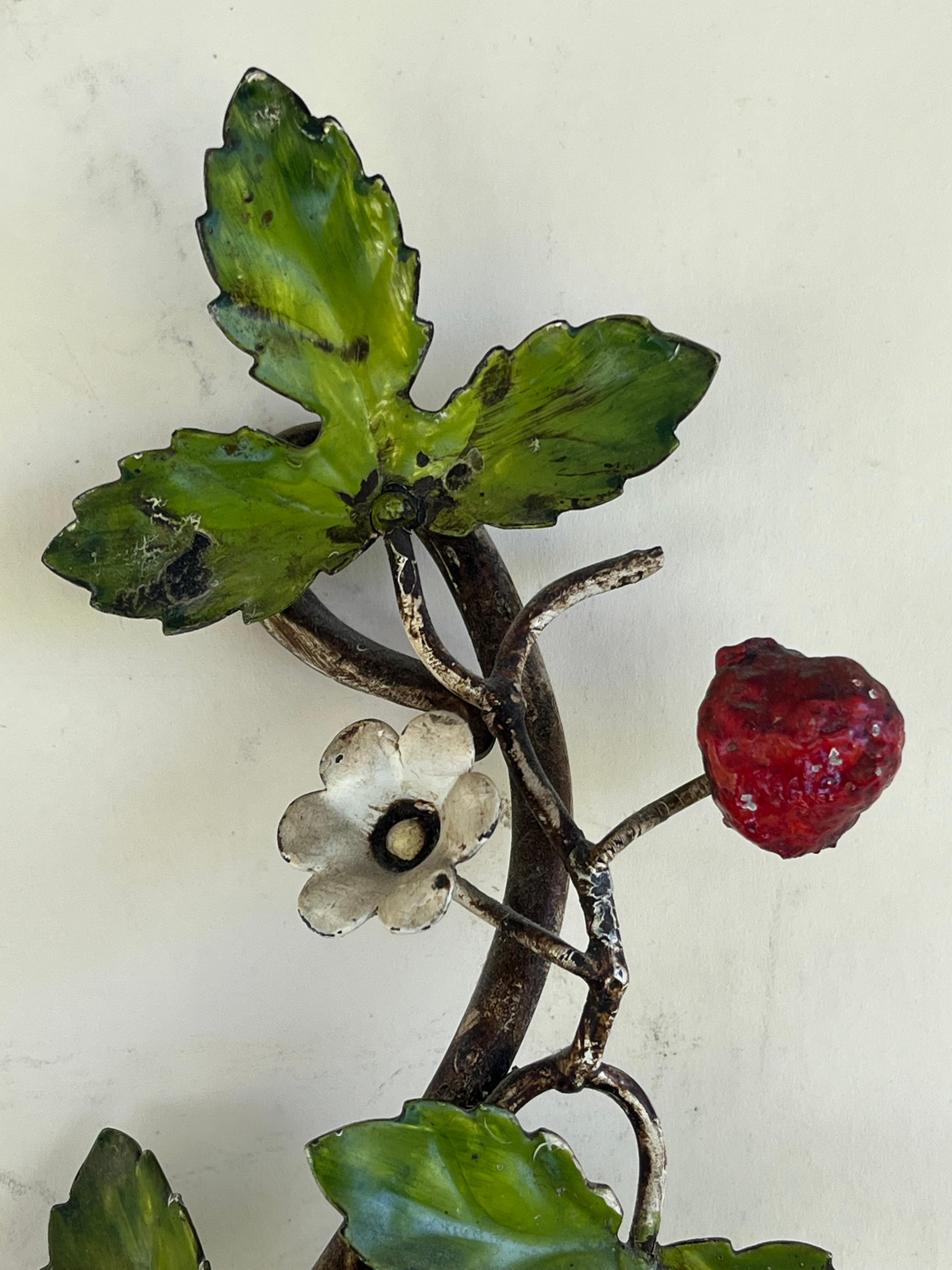 Pair of Mid-Century Italian Painted Tole Wild Strawberry Wall Sconces. In Good Condition For Sale In Vero Beach, FL