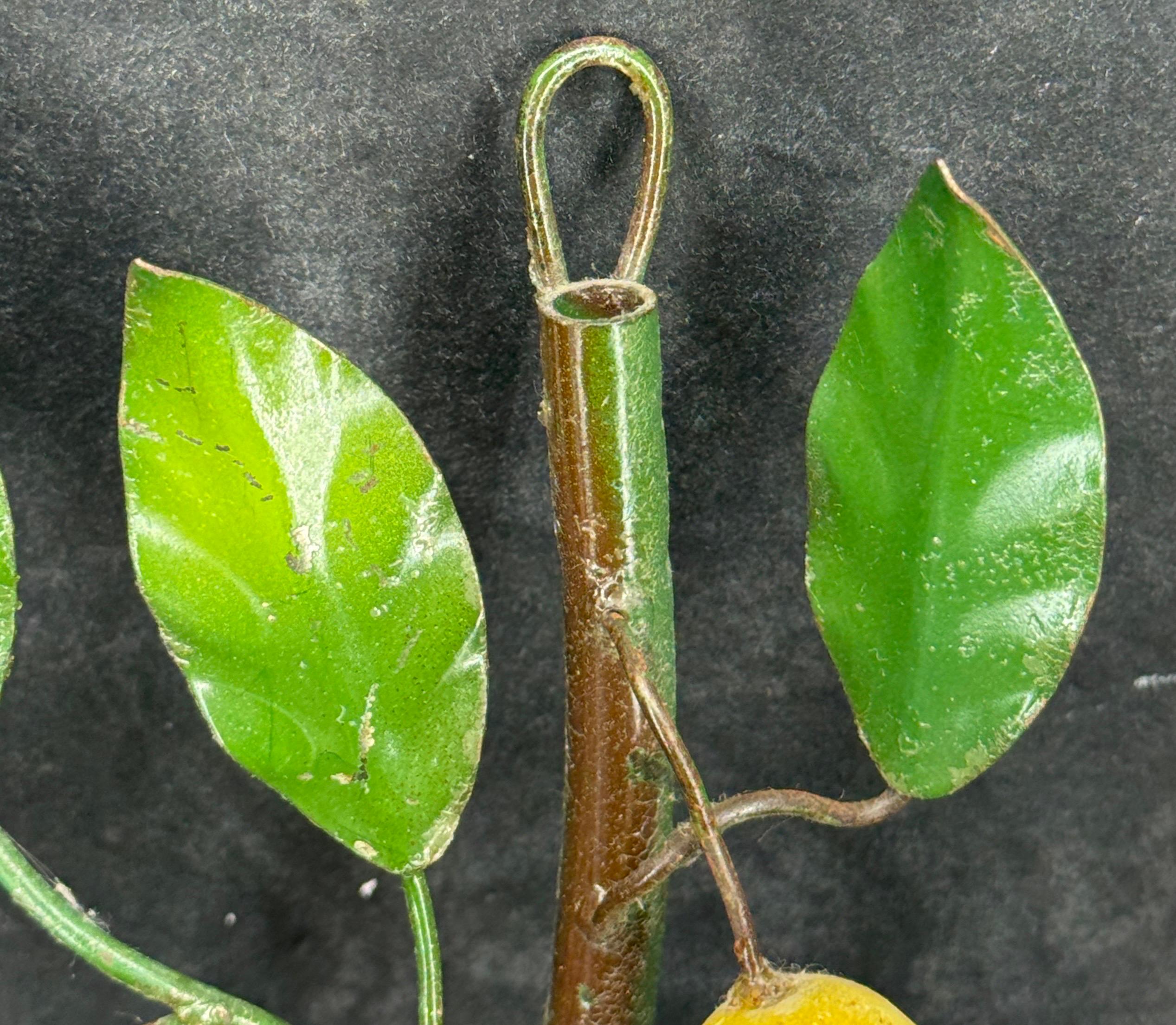 Pair of Mid-Century Italian Pear Fruit Metal Candle Wall Sconces en vente 3