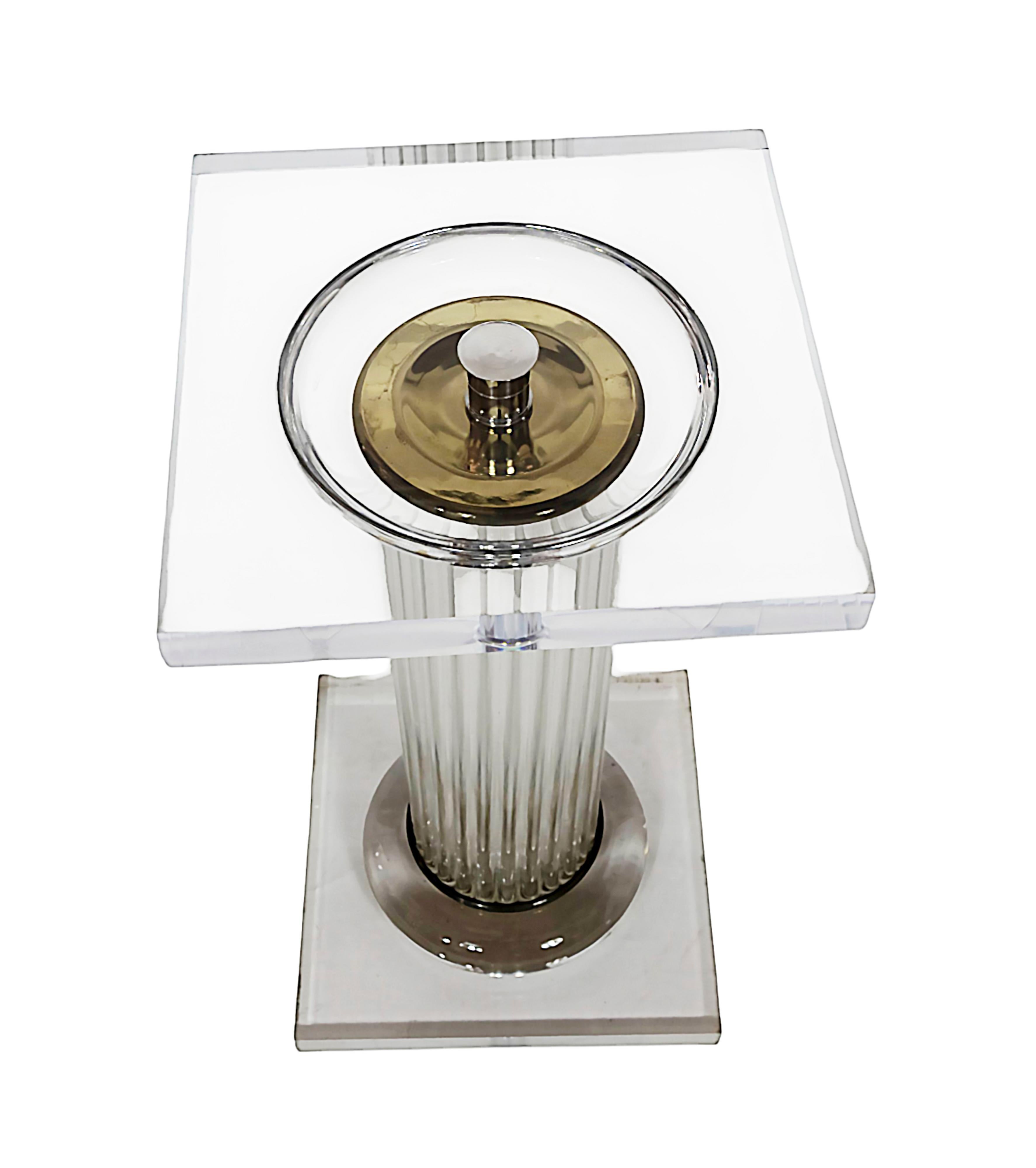 Mid-Century moderno Coppia di piedistalli/colonne/base/gambe in plexiglass della metà del secolo scorso in vendita