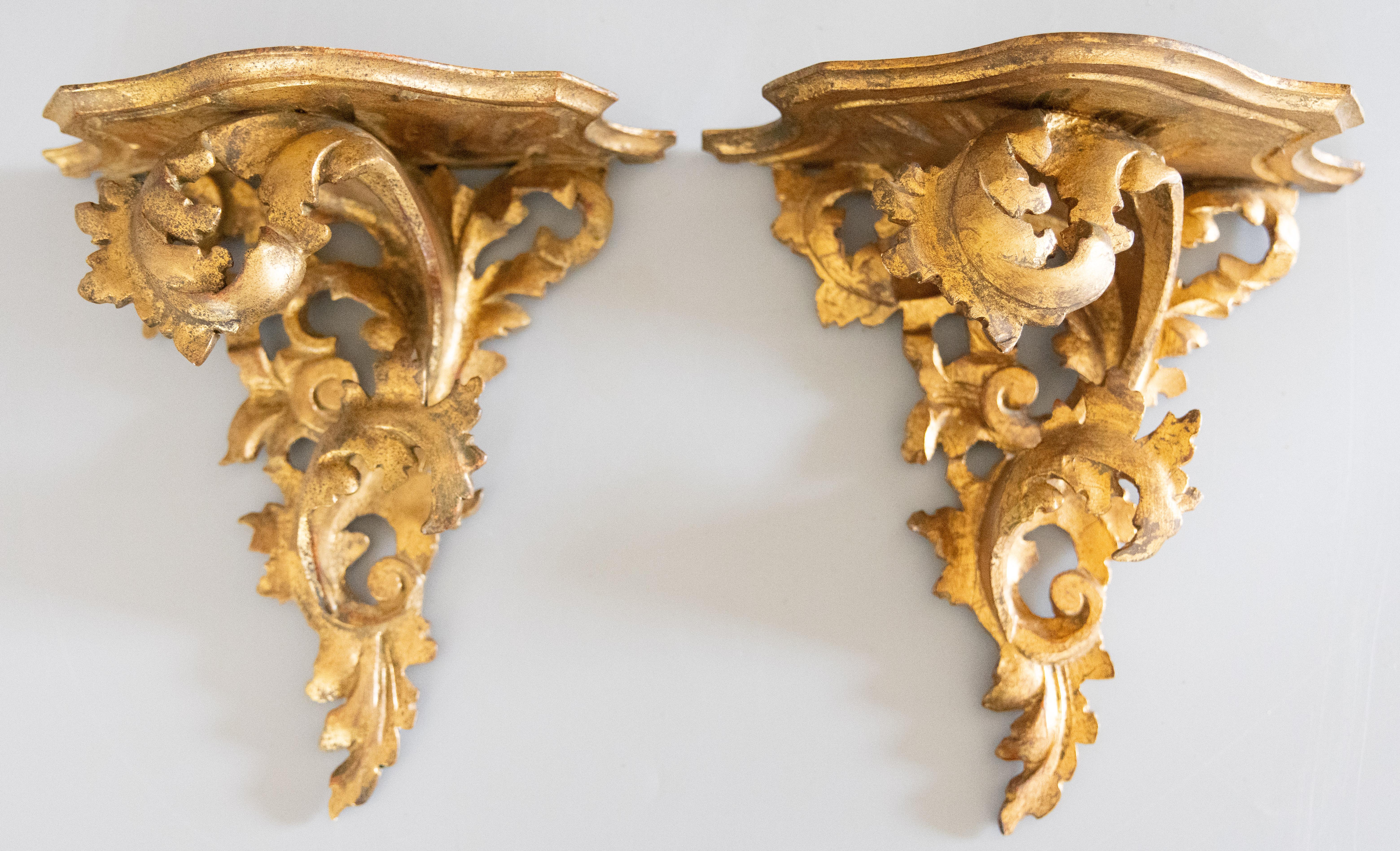 Pair of Mid-Century Italian Rococo Style Carved Giltwood Wall Brackets  In Good Condition For Sale In Pearland, TX
